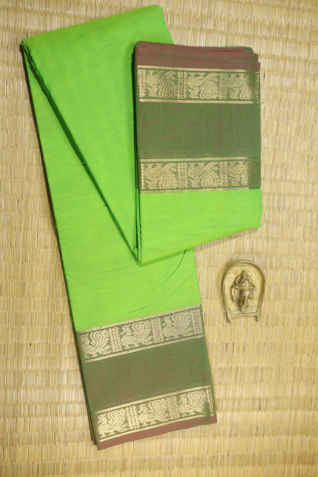 green-peacock-malarkodi-saree-mk007389-a