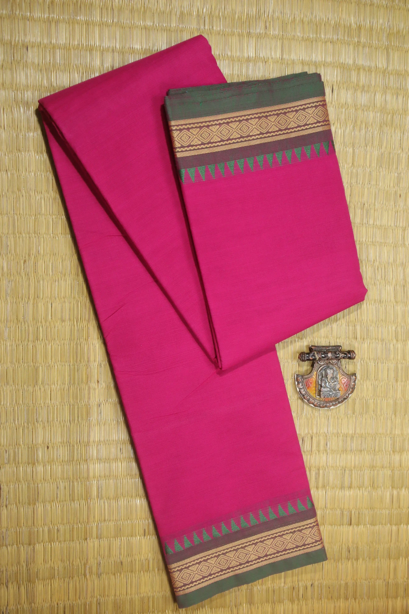 dark-magenta-temple-malarkodi-saree-mk007496-a