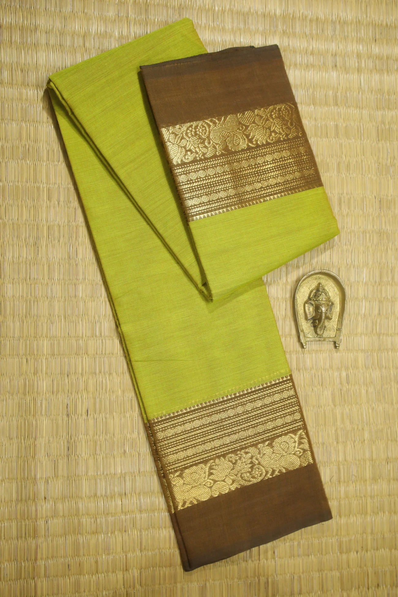 green-temple-ruthratcham-peacock-malarkodi-saree-mk007227-a