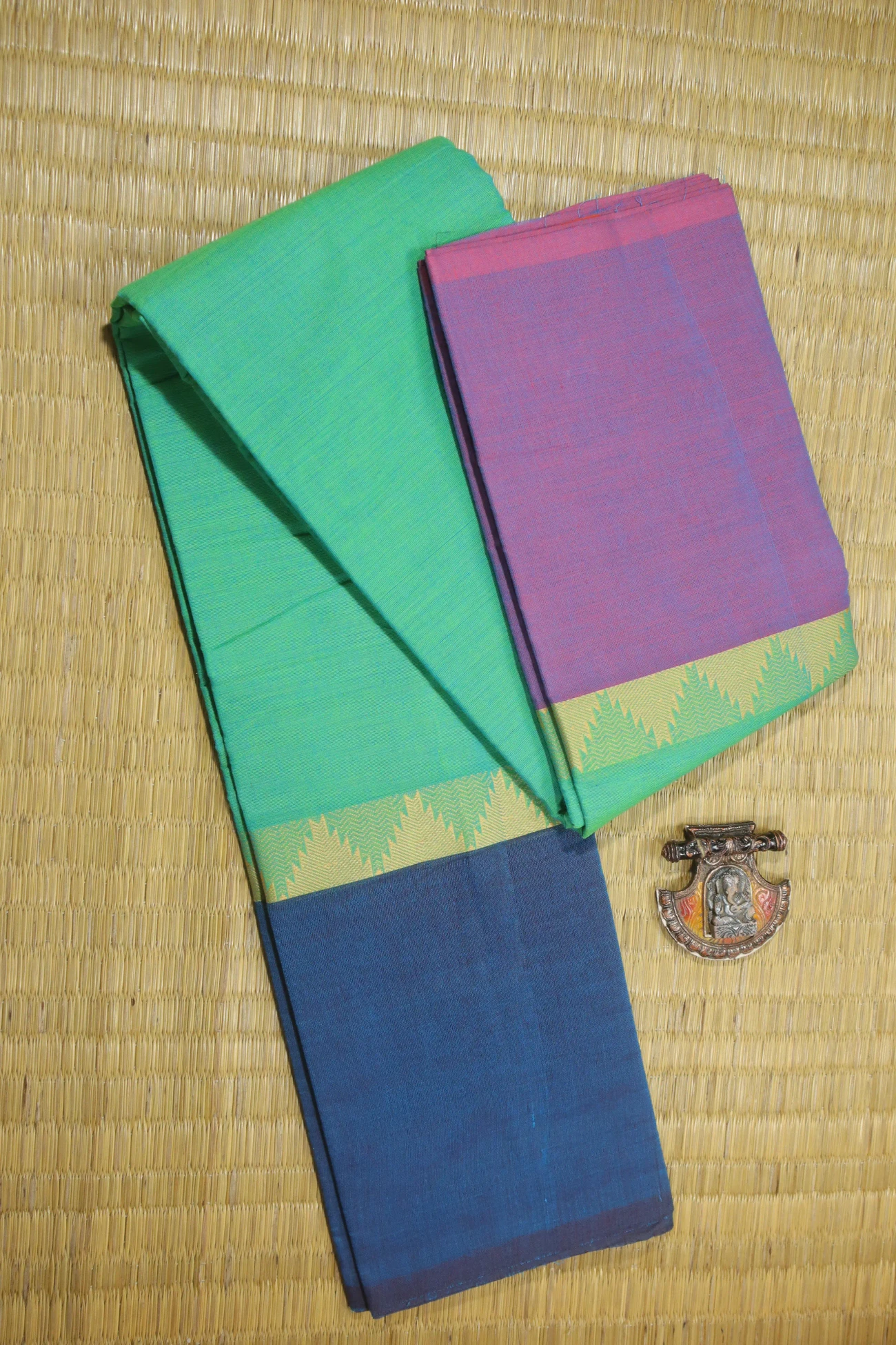 light-green-temple-muppagam-three-part-malarkodi-saree-mk007588-a