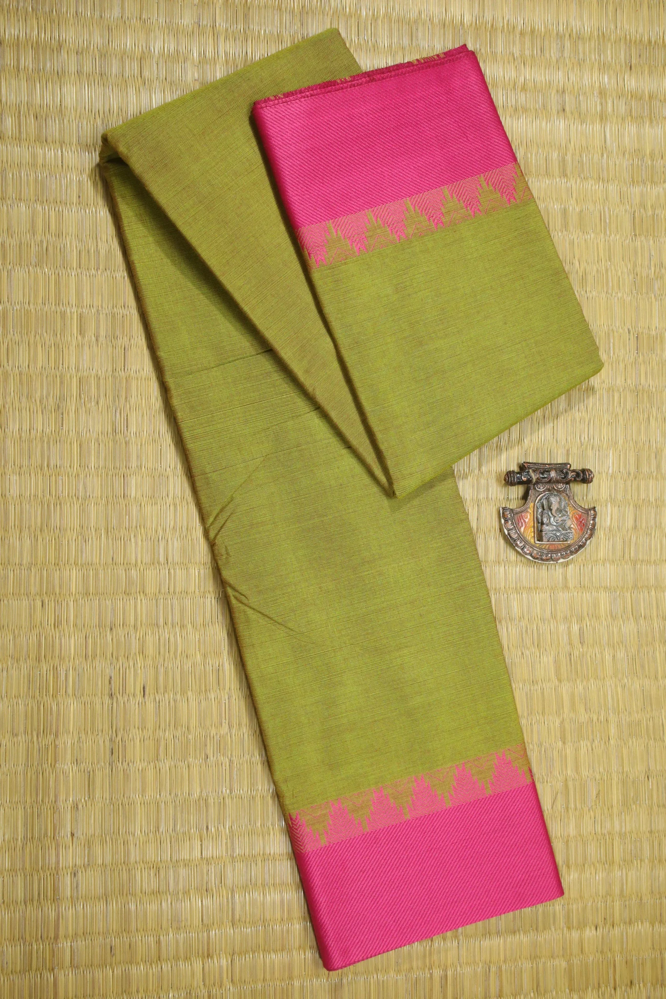 green-temple-malarkodi-saree-mk006788-a