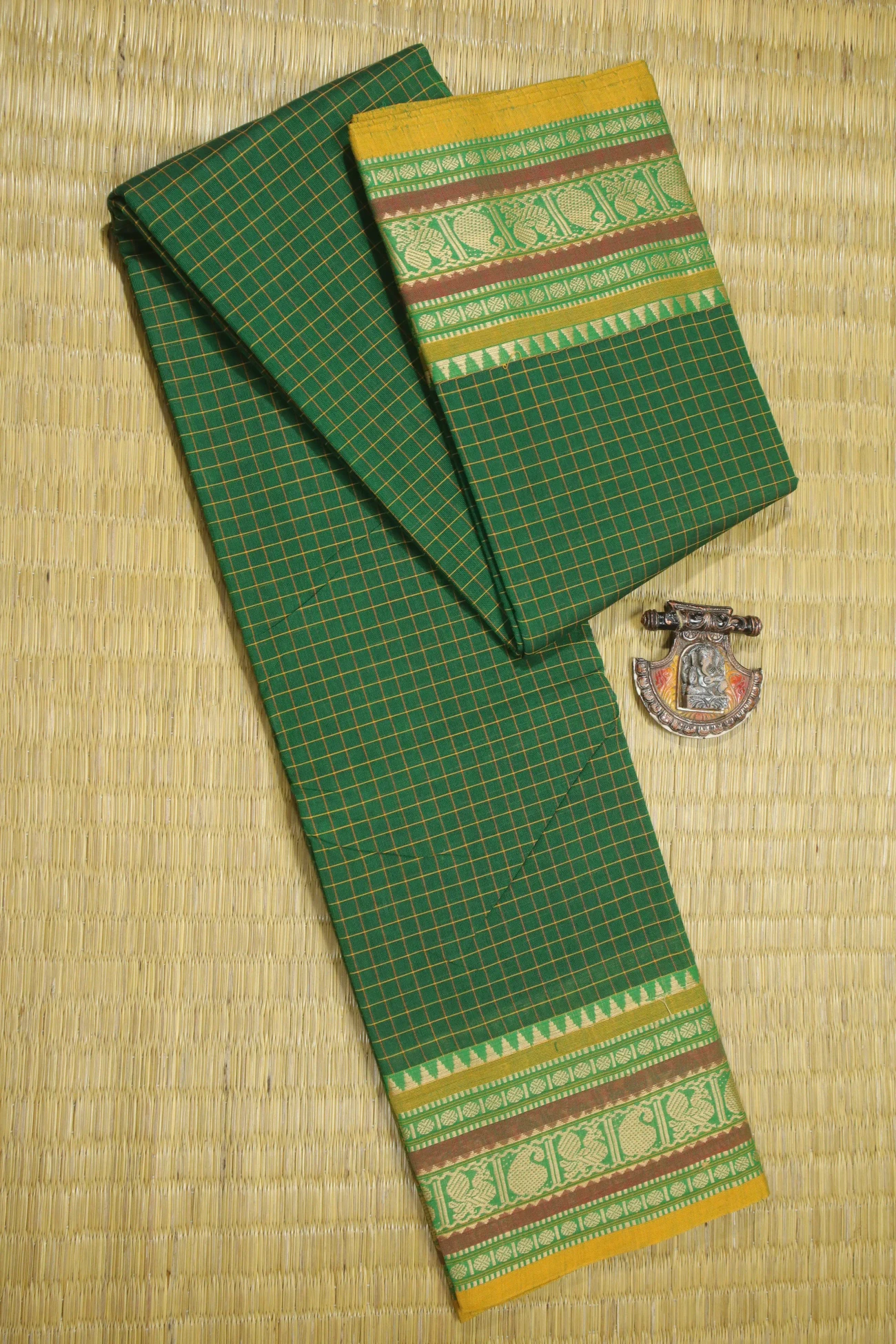 dark-green-temple-ruthratcham-peacock-checked-saree-ck002372-a