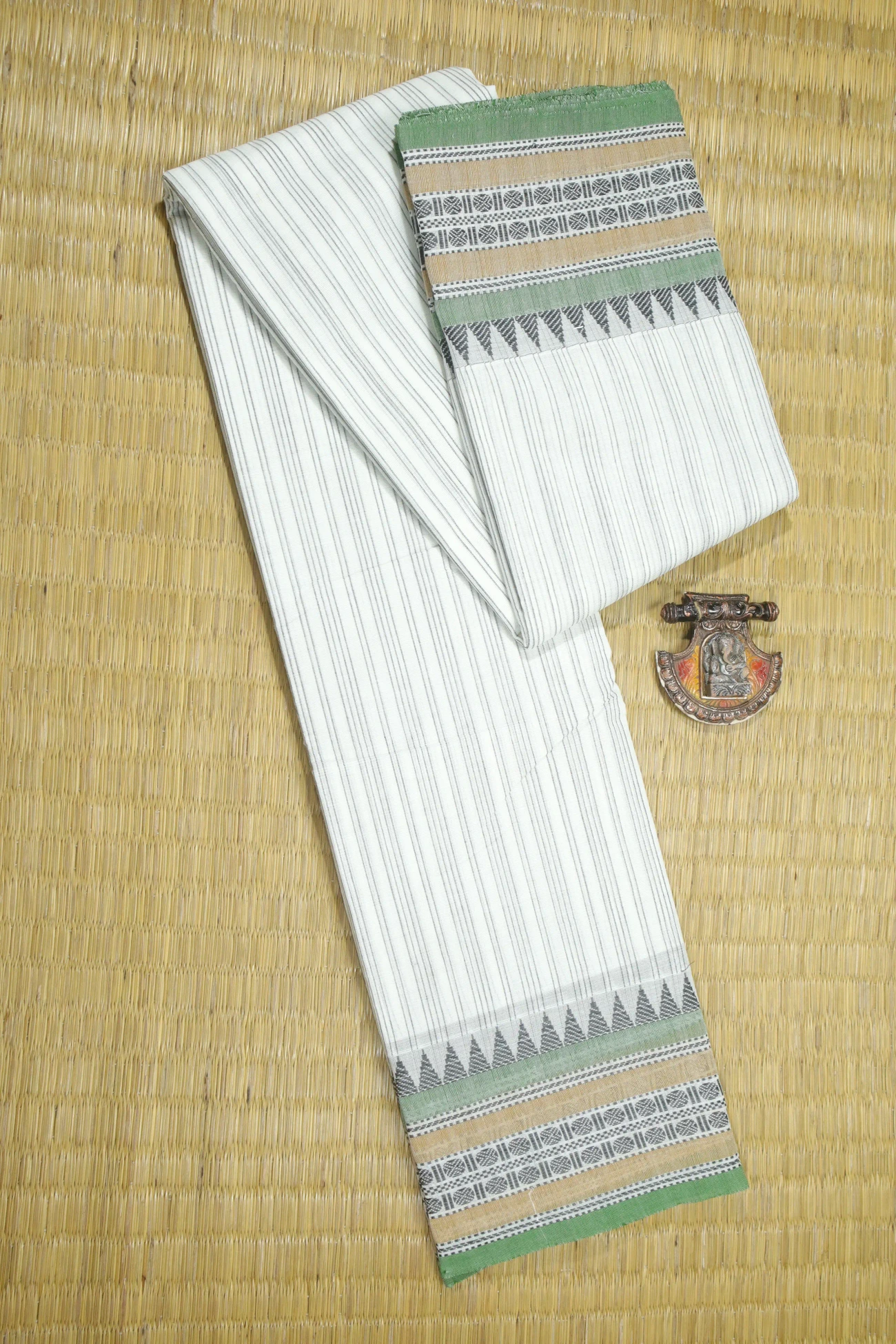 white-temple-ruthratcham-checked-saree-ck002348-a