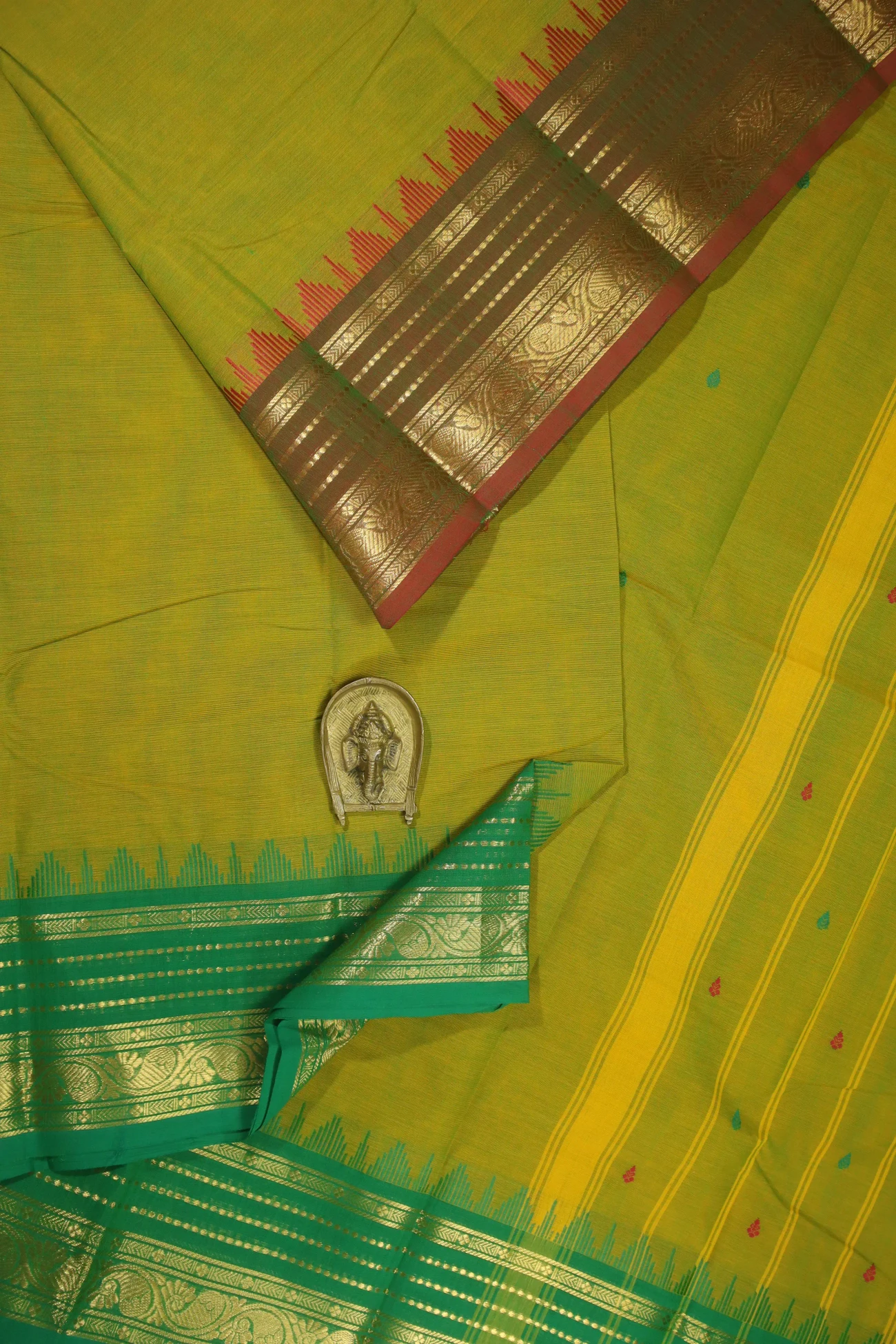 green-yellow-oosi-gopuram-grand-chettinad-saree-gc001633-a