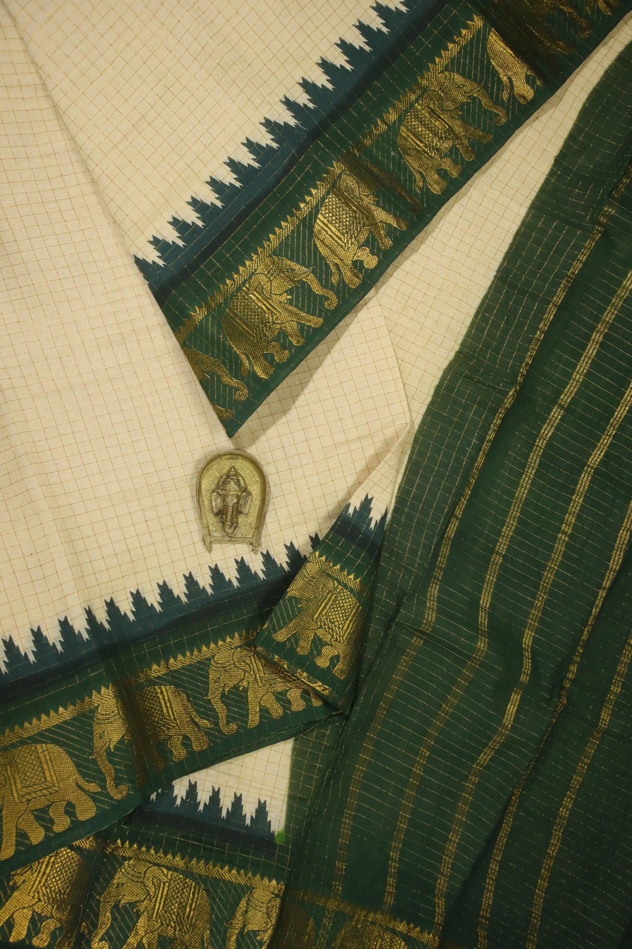 wheat-checked-elephant-temple-madurai-sungudi-saree-ss005803-a