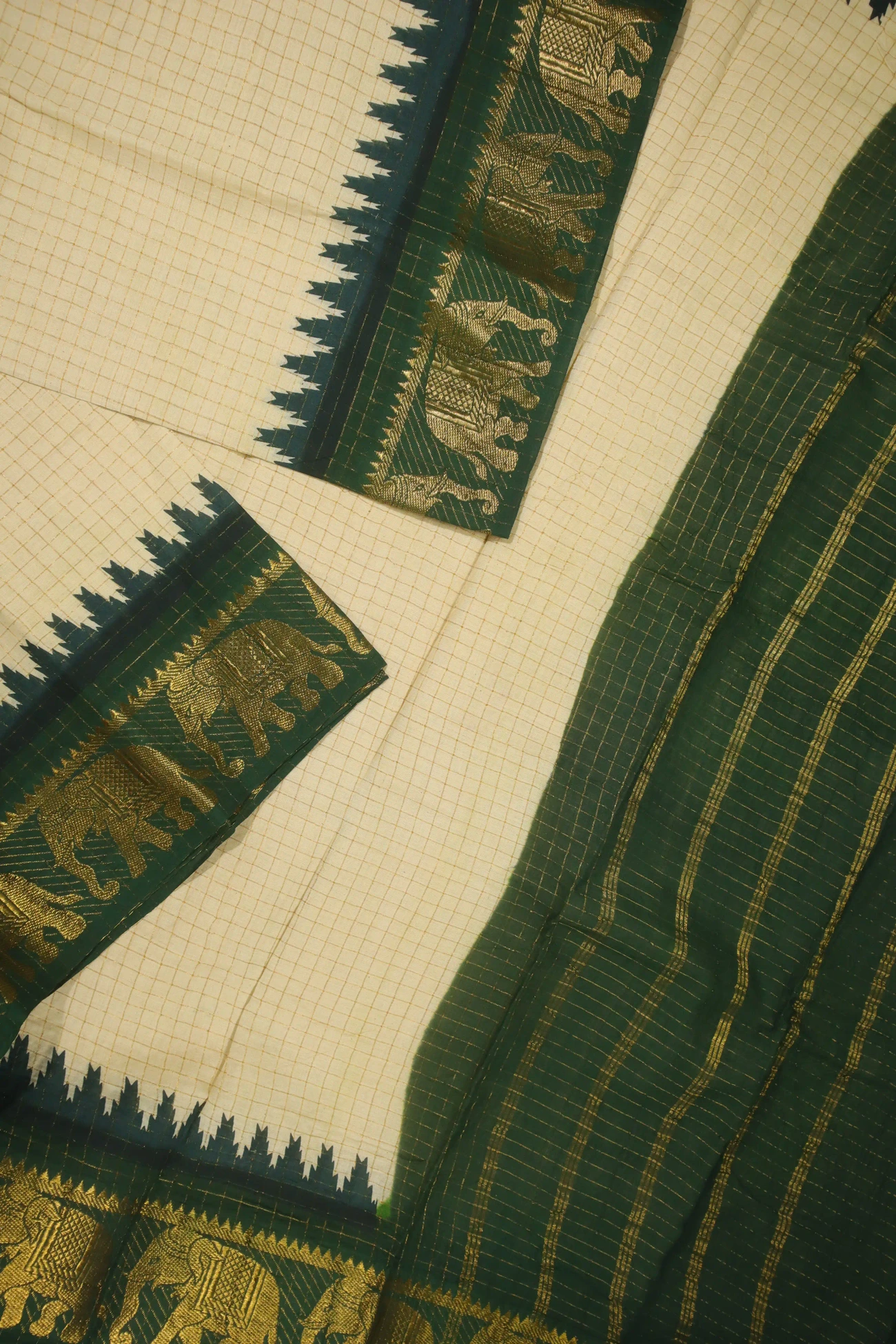 wheat-checked-elephant-temple-madurai-sungudi-saree-ss005803-b