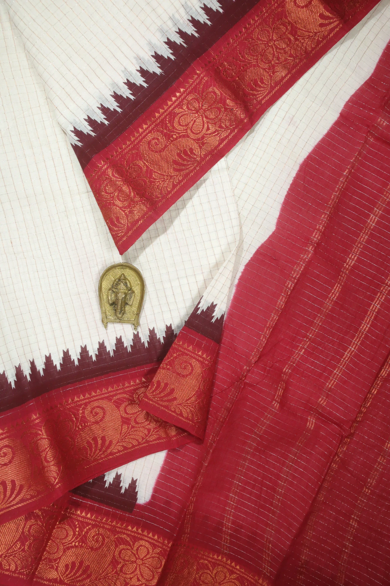 white-flower-madurai-sungudi-saree-ss005805-a