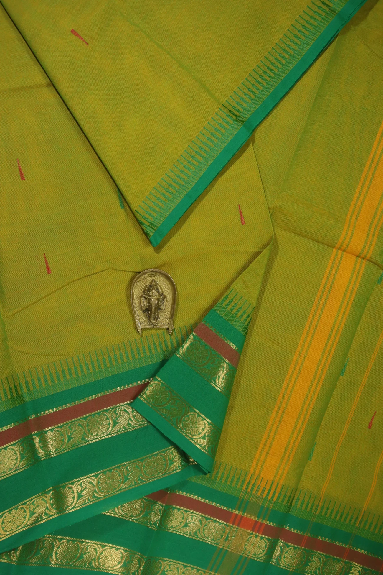 green-yellow-seepu-reku-border-peacock-grand-chettinad-saree-gc001341-a