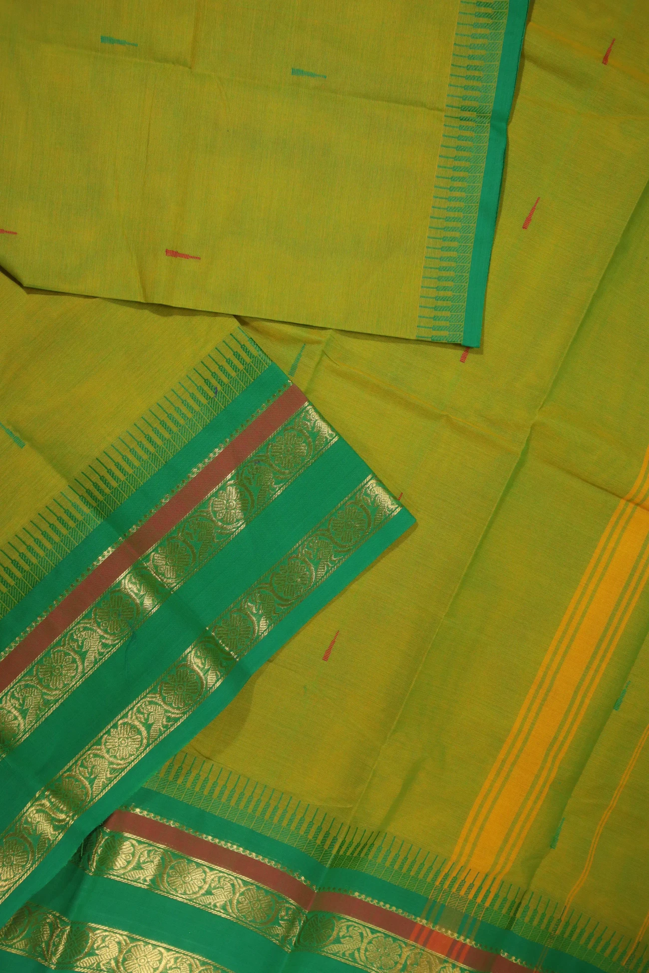 green-yellow-seepu-reku-border-peacock-grand-chettinad-saree-gc001341-b