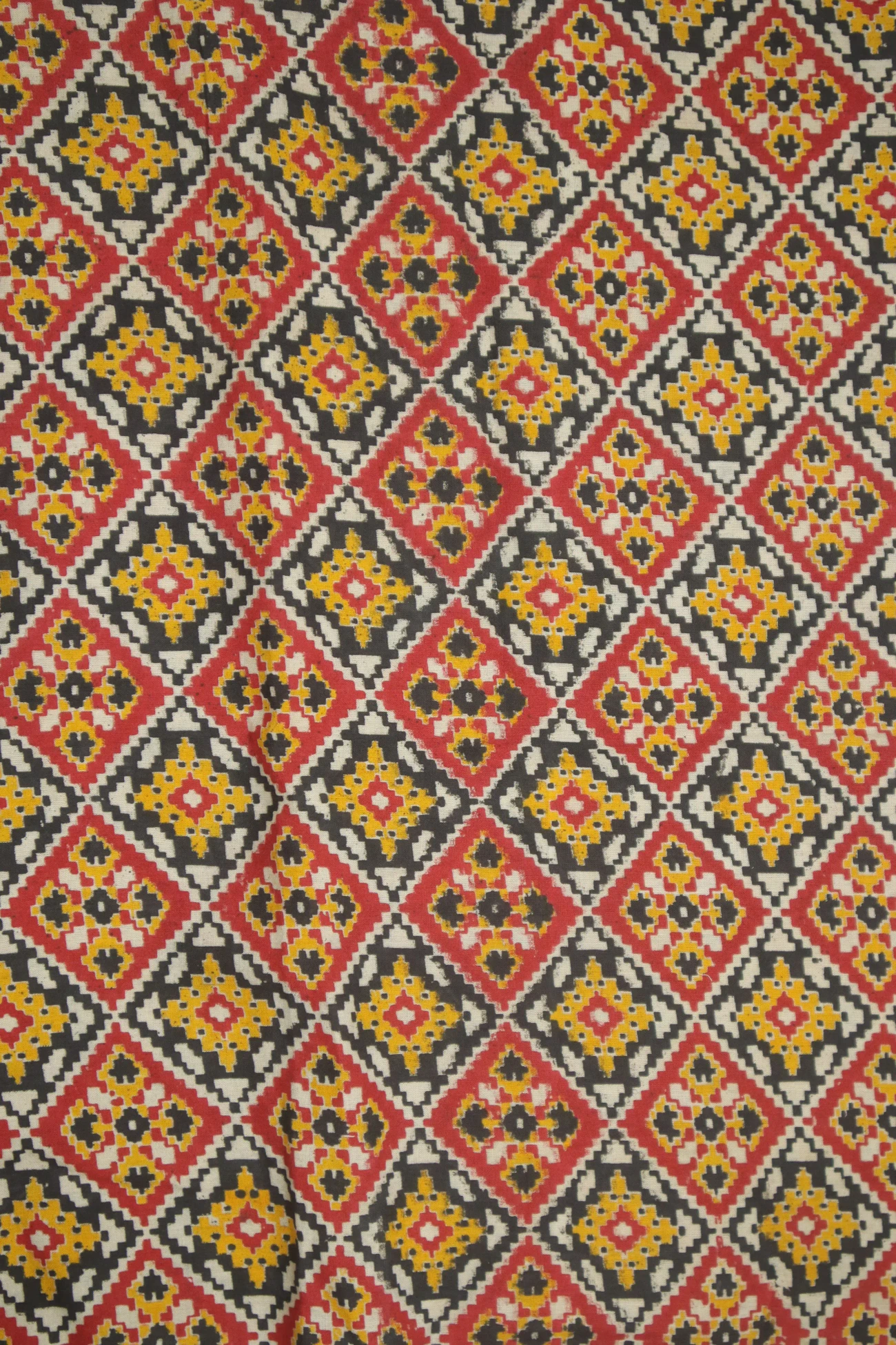 red-diamoned-kalamkari-fabric-kf000039-a