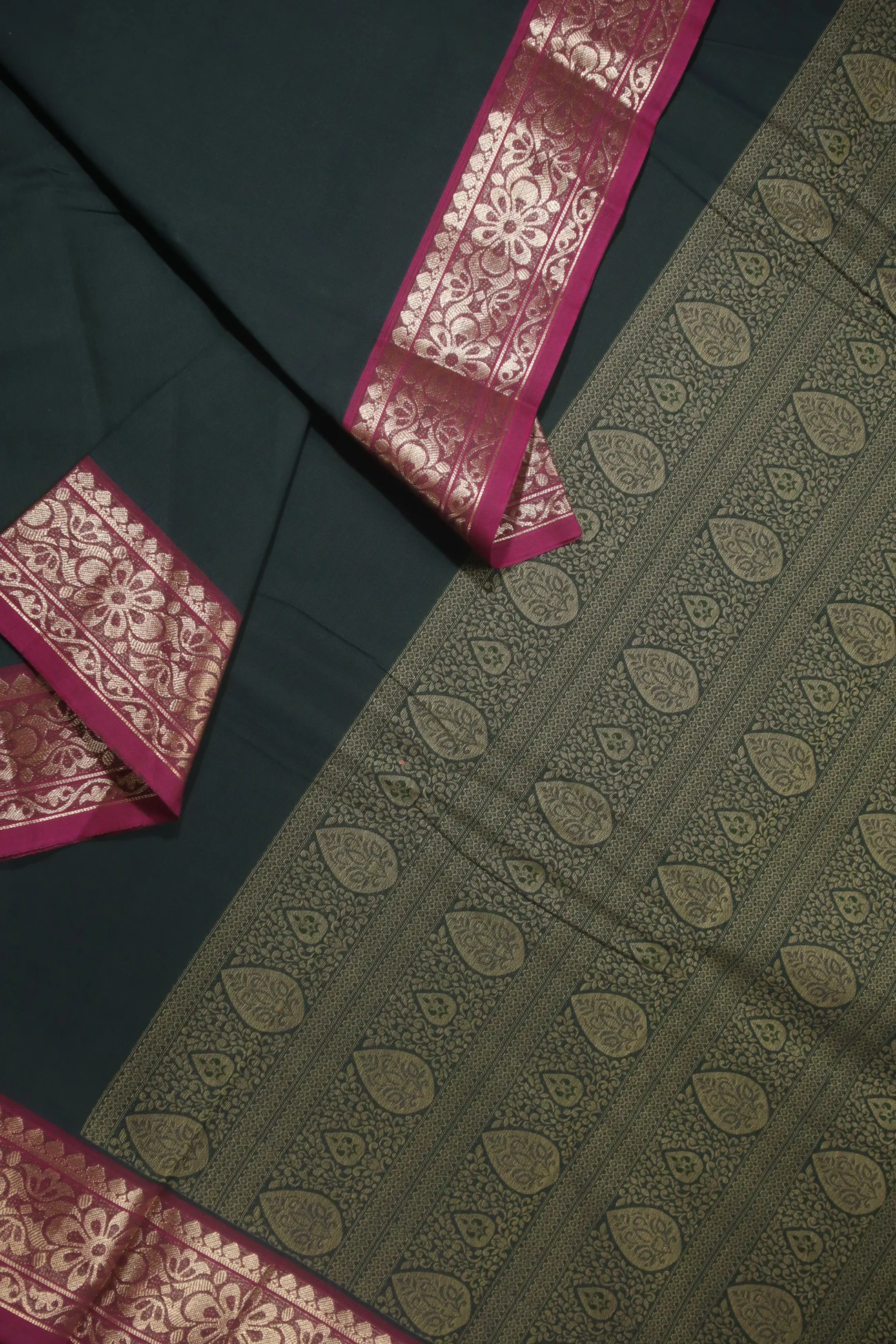 dark-green-flower-kanchi-cotton-saree-uu005319-b