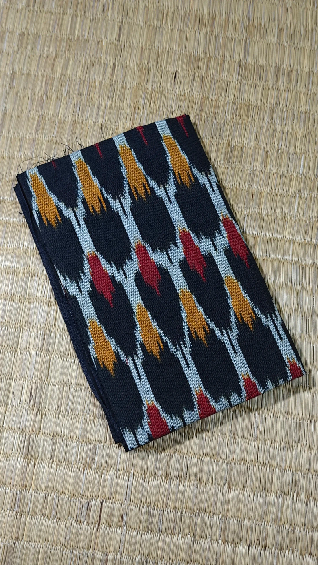 black-ikat-ikat-fabric-ik000498-a