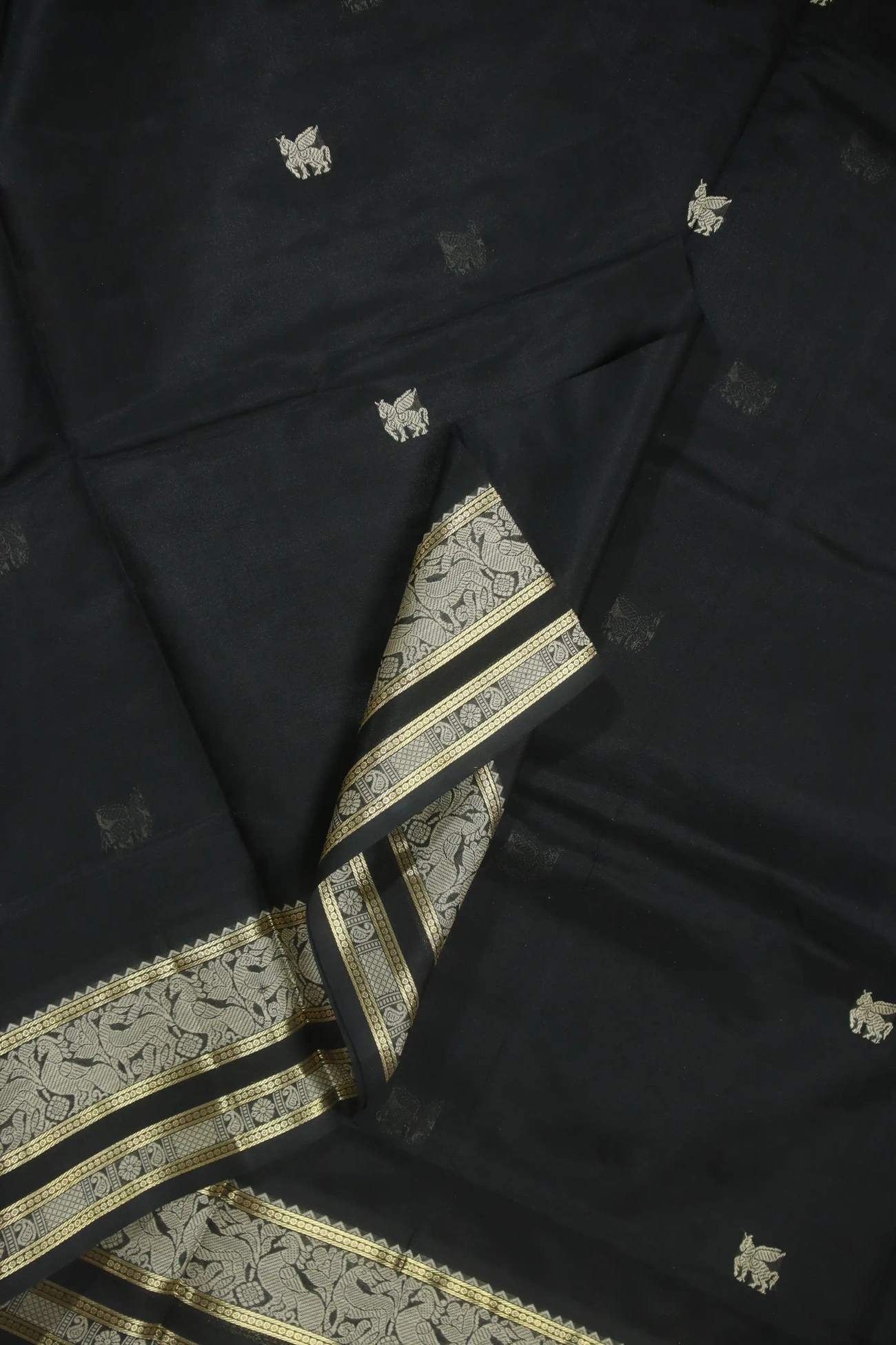 black-unicorn-silk-cotton-saree-sc002596-d