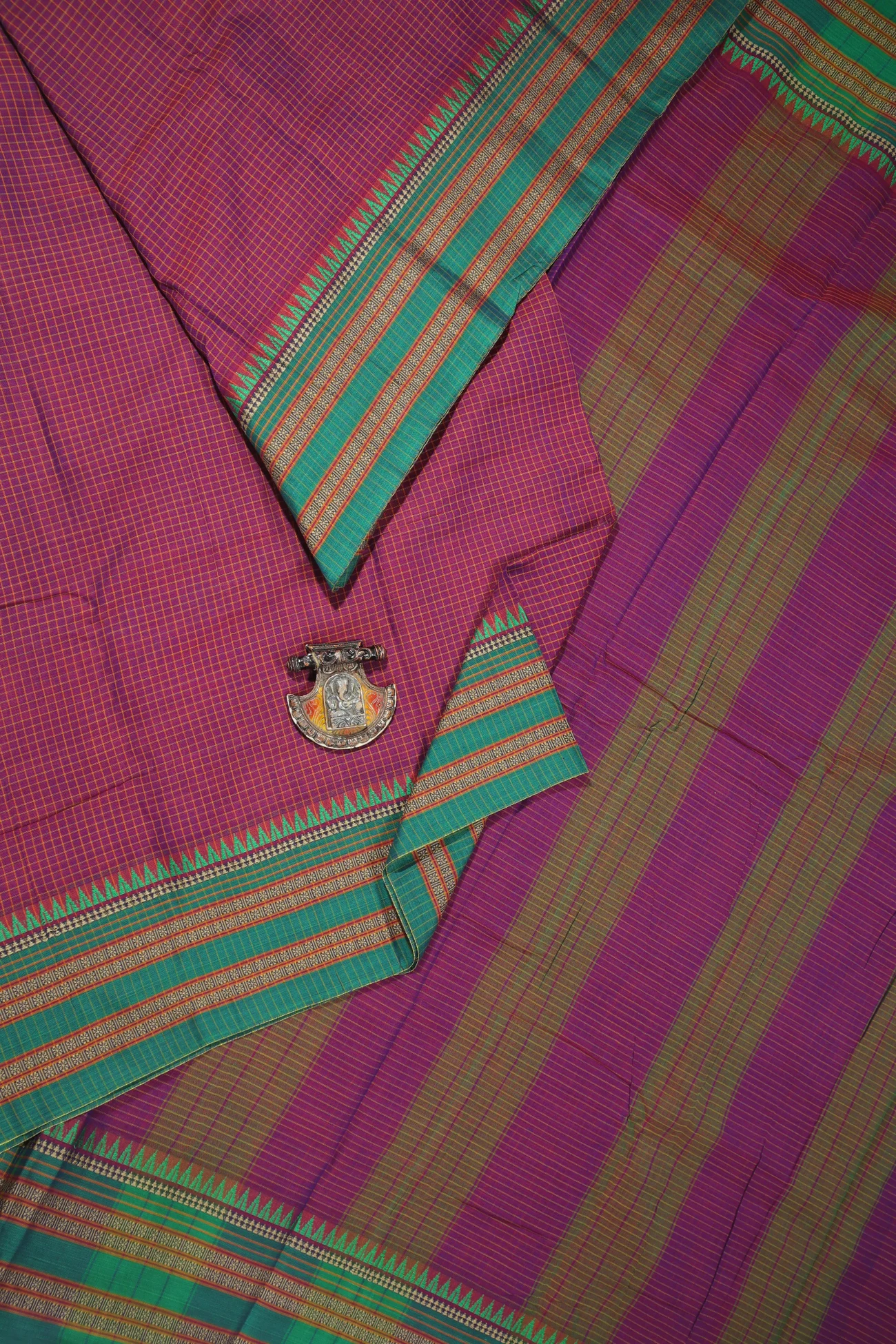 magenta-temple-ruthratcham-checked-narayanpet-sarees-pk002668-a