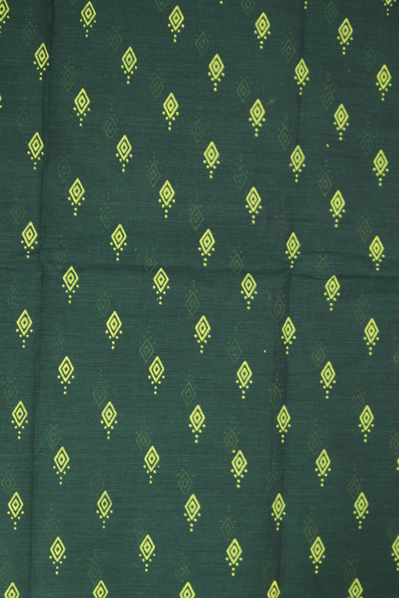 dark-green-diamoned-printed-cotton-fabric-prf000107-a