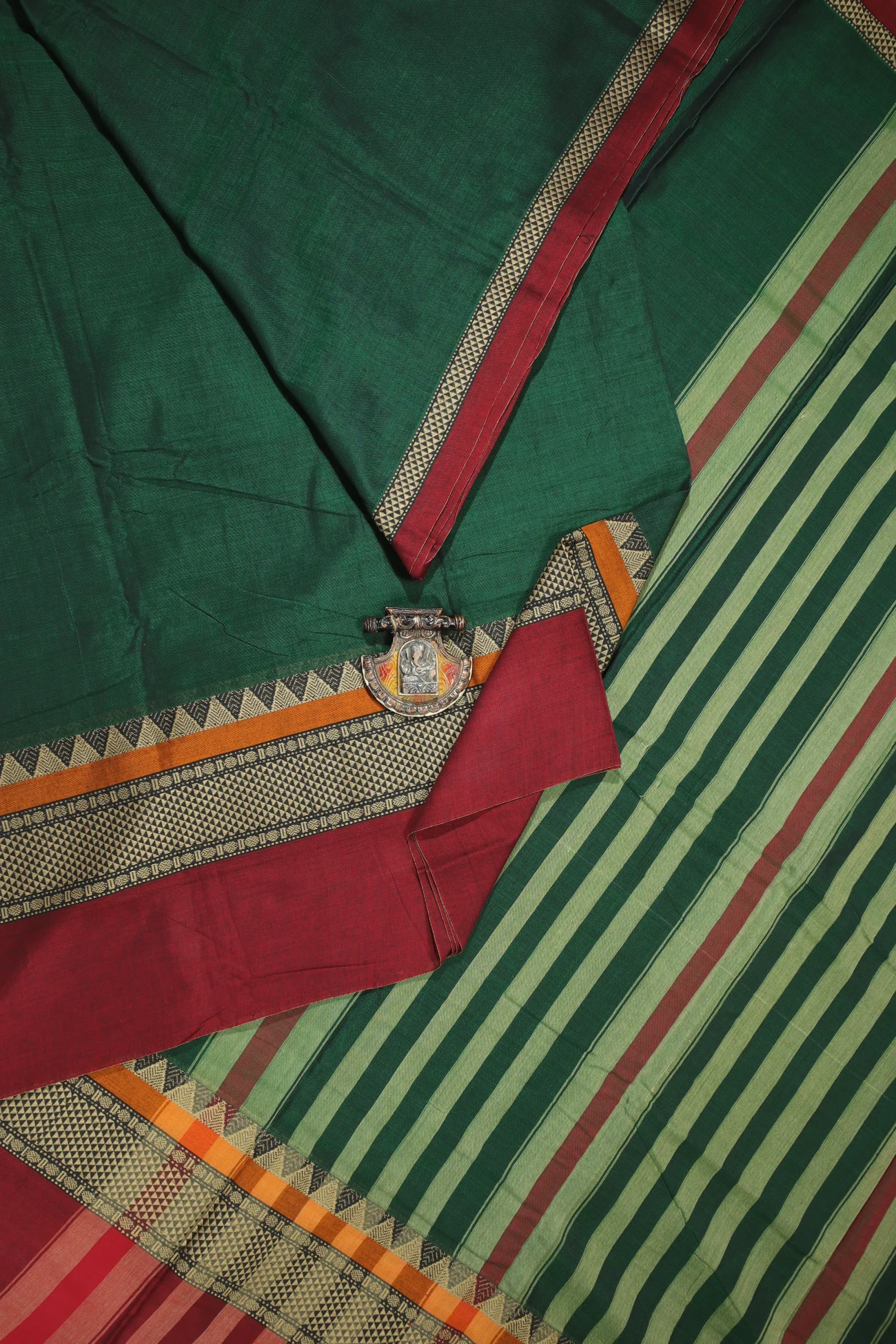 dark-green-temple-ruthratcham-narayanpet-saree-pk002599-a