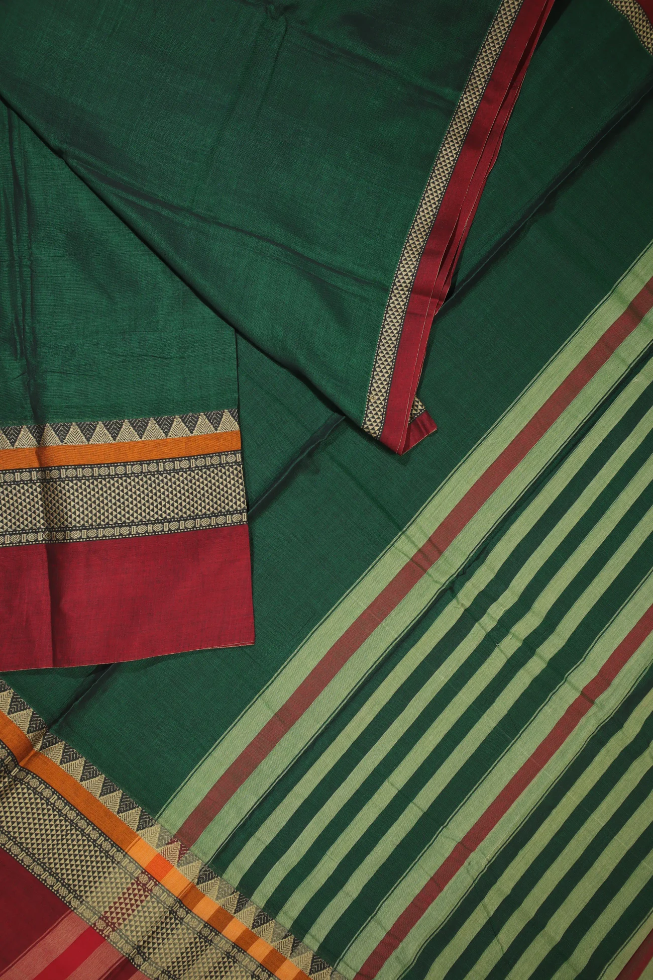 dark-green-temple-ruthratcham-narayanpet-saree-pk002599-b