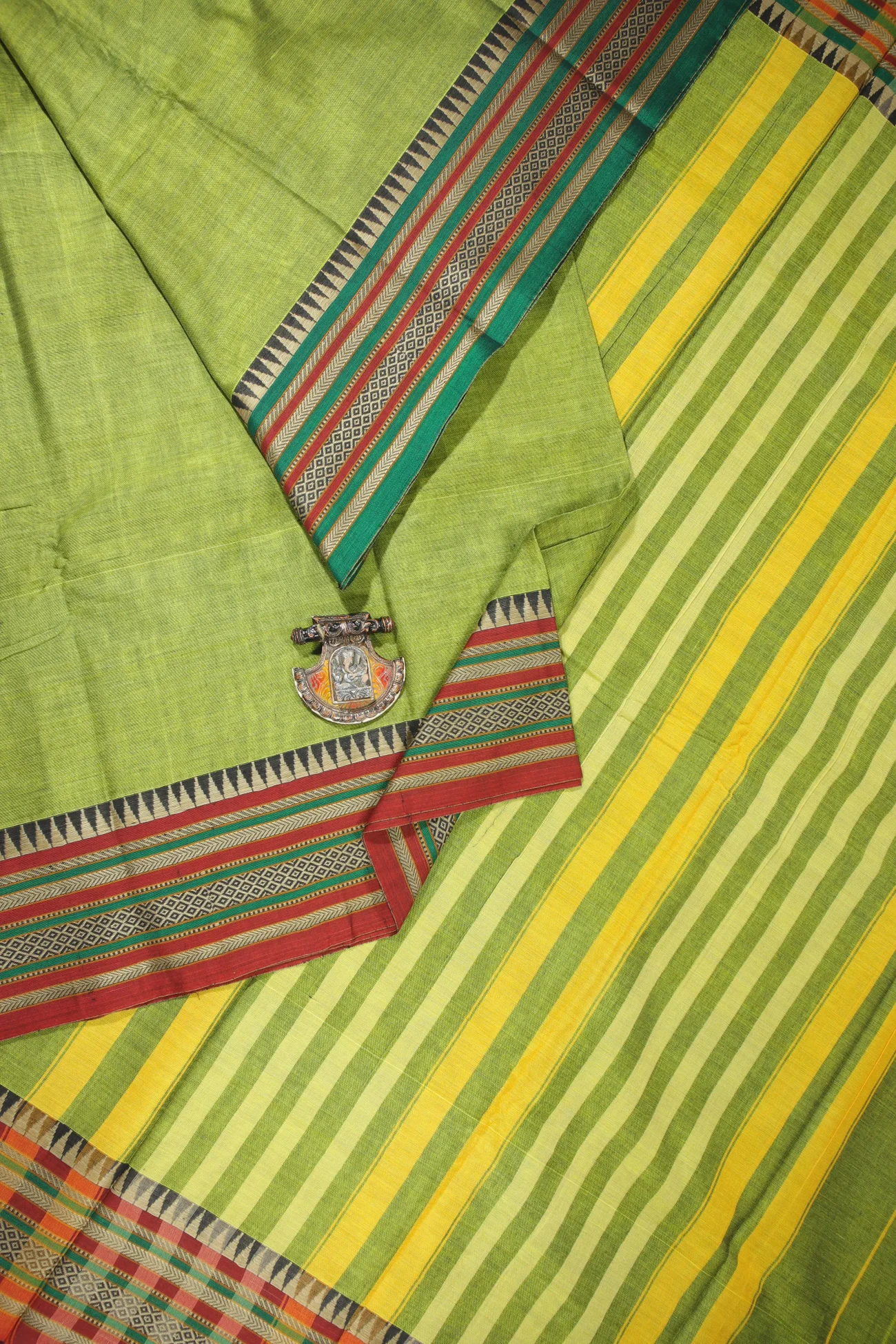 green-temple-narayanpet-saree-pk002682-a