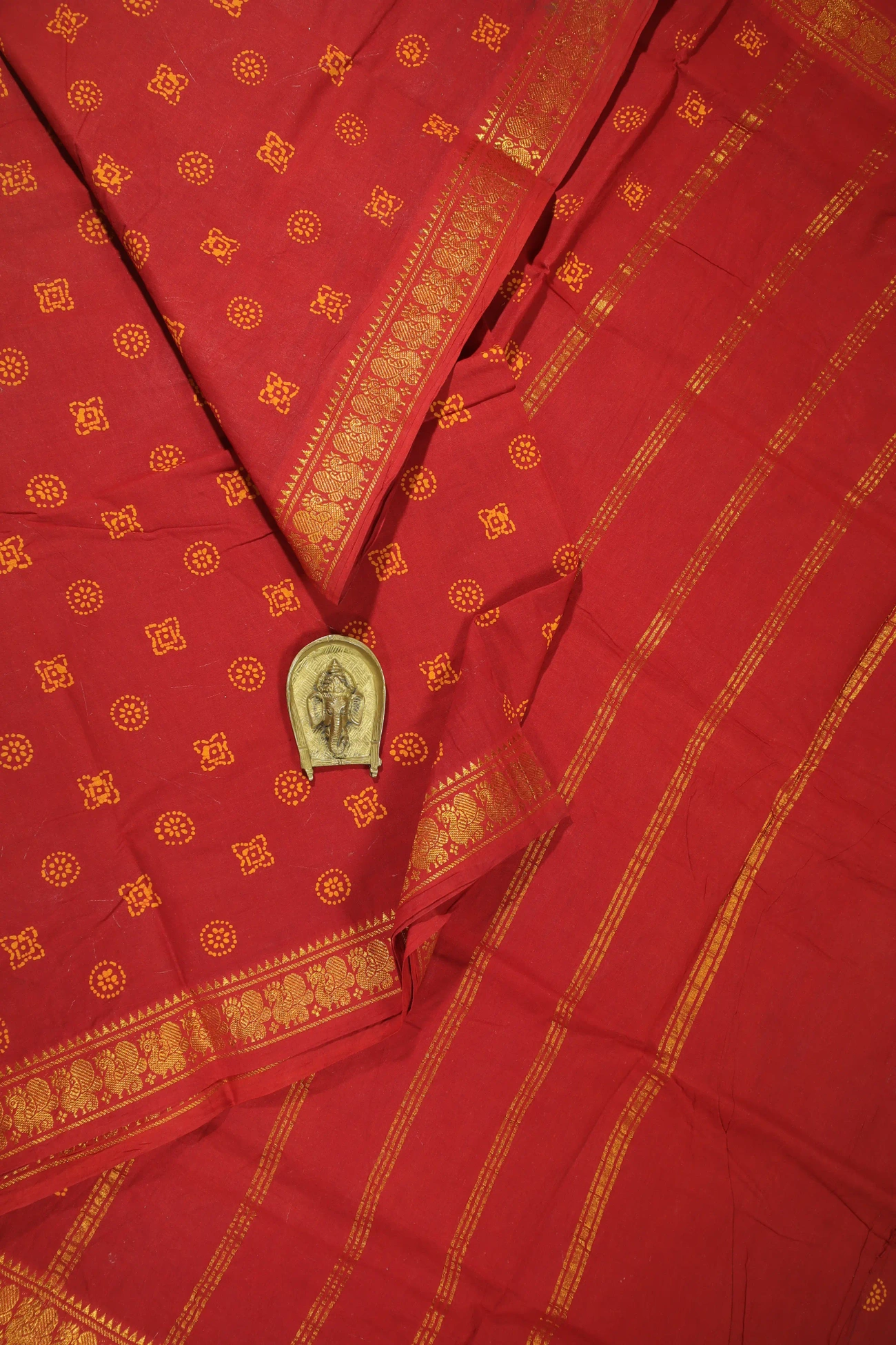 red-peacock-madurai-sungudi-saree-ss005915-a