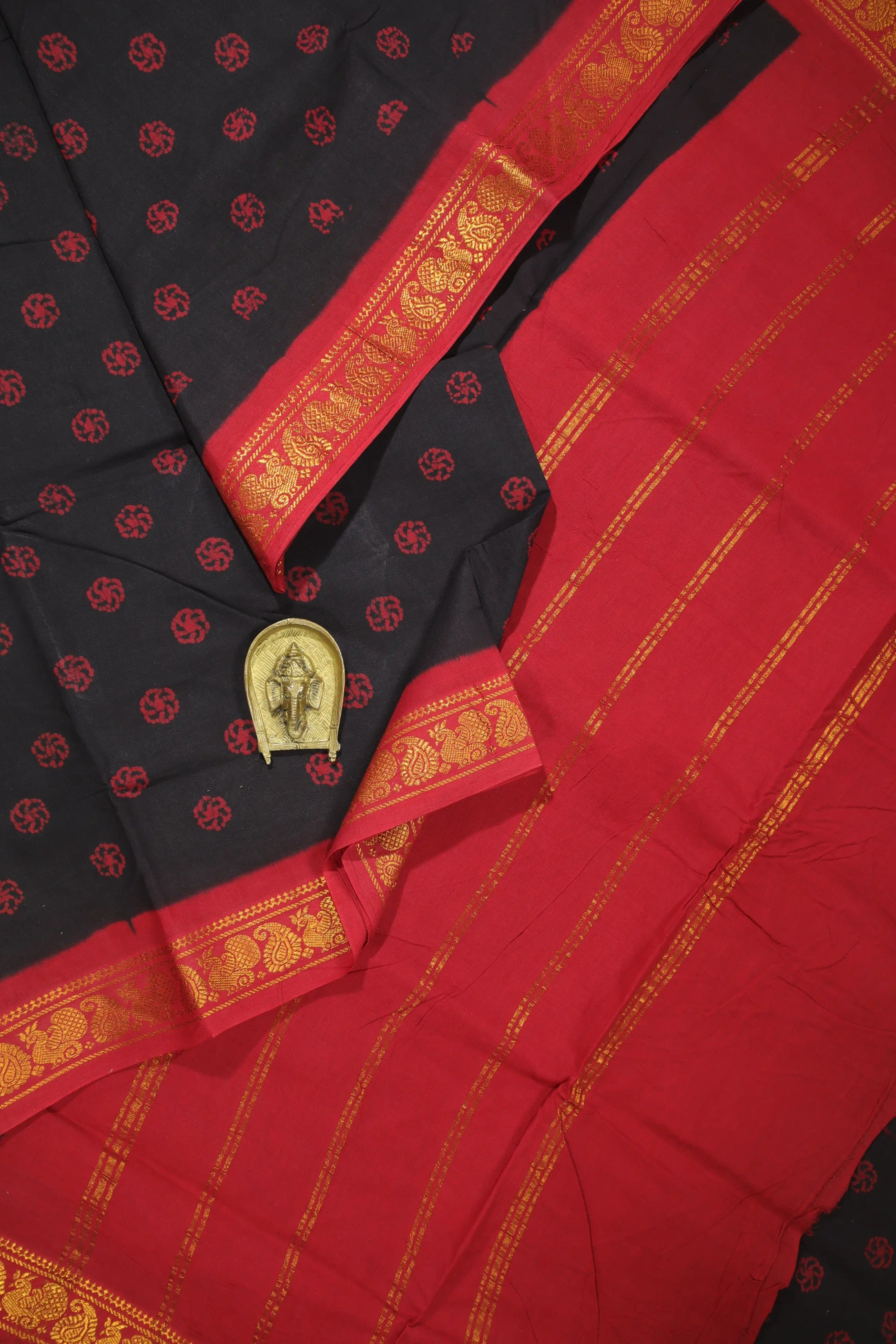 black-peacock-mango-madurai-sungudi-saree-ss005891-a