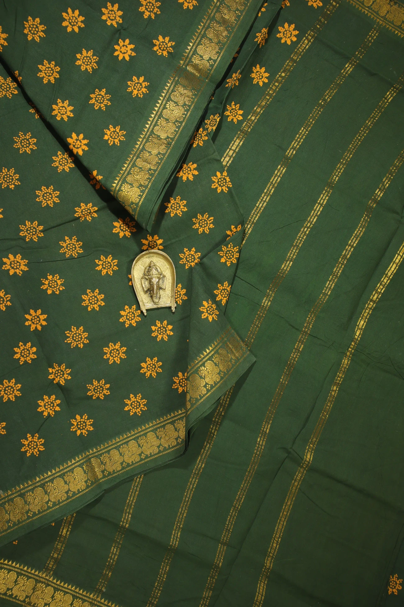 dark-green-flower-peacock-madurai-sungudi-saree-ss005969-a