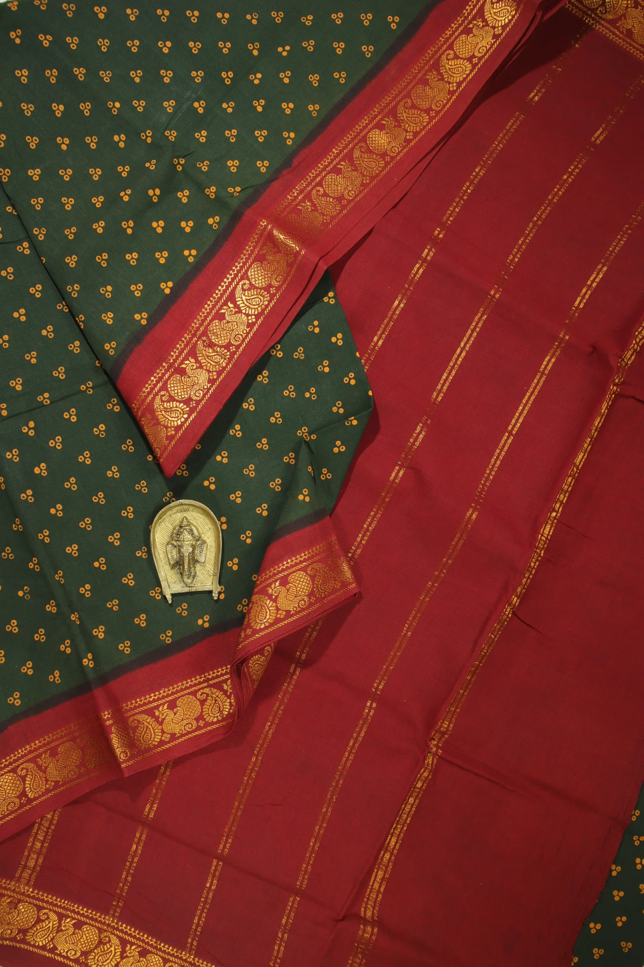 dark-green-peacock-madurai-sungudi-saree-ss006032-a