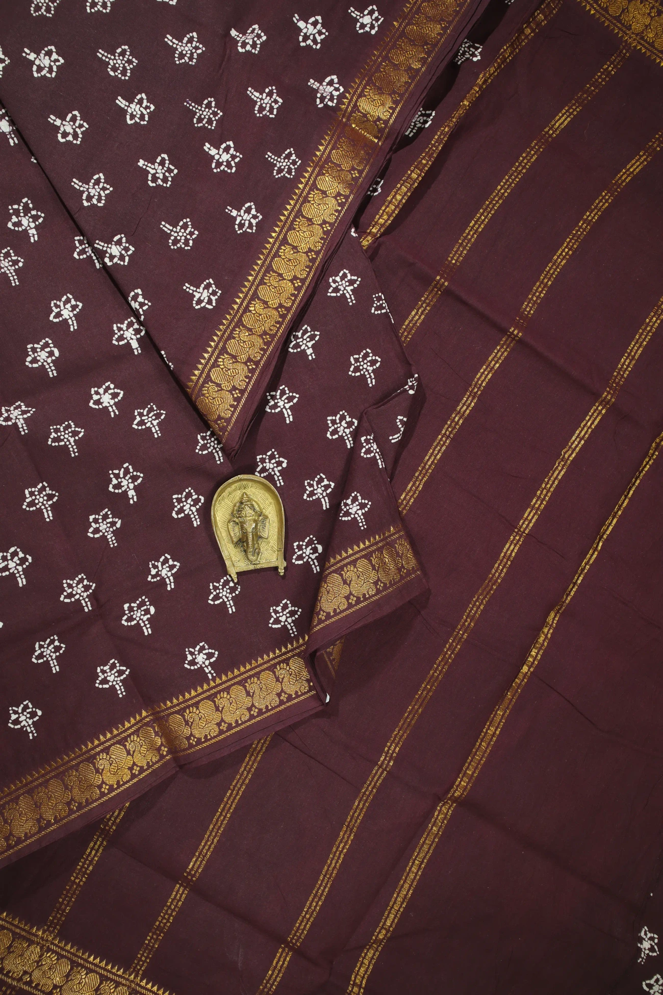 coffee-brown-peacock-flower-madurai-sungudi-saree-ss005989-a