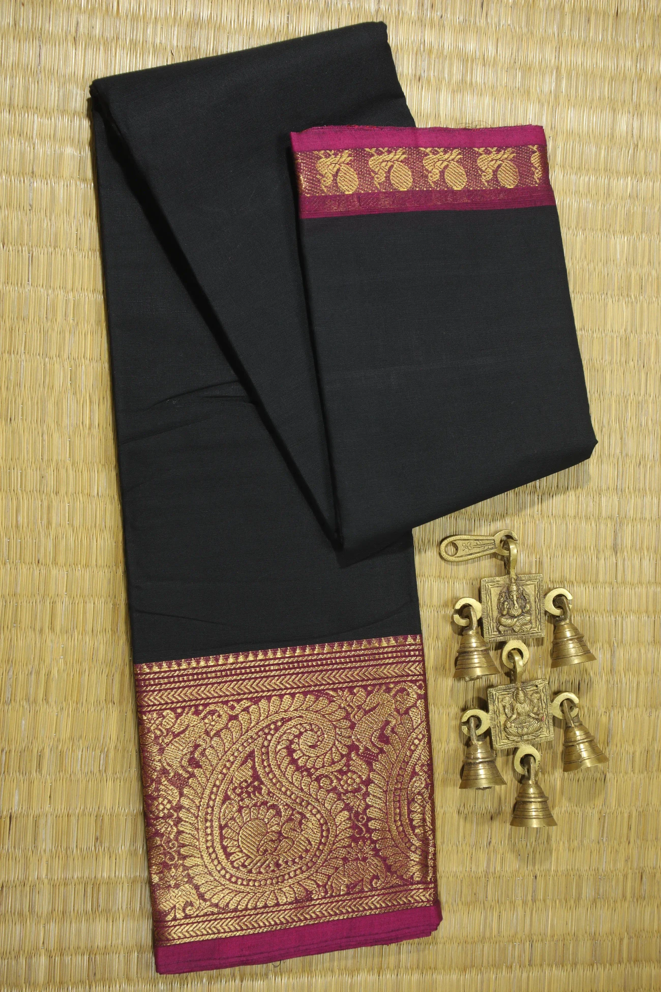 black-peacock-malarkodi-saree-mk007474-a