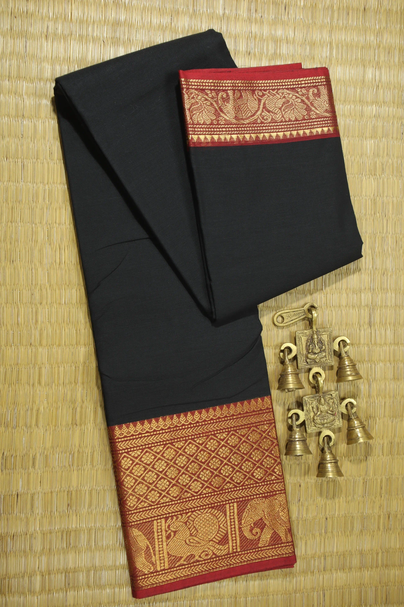 black-peacock-elephant-malarkodi-saree-mk007444-a