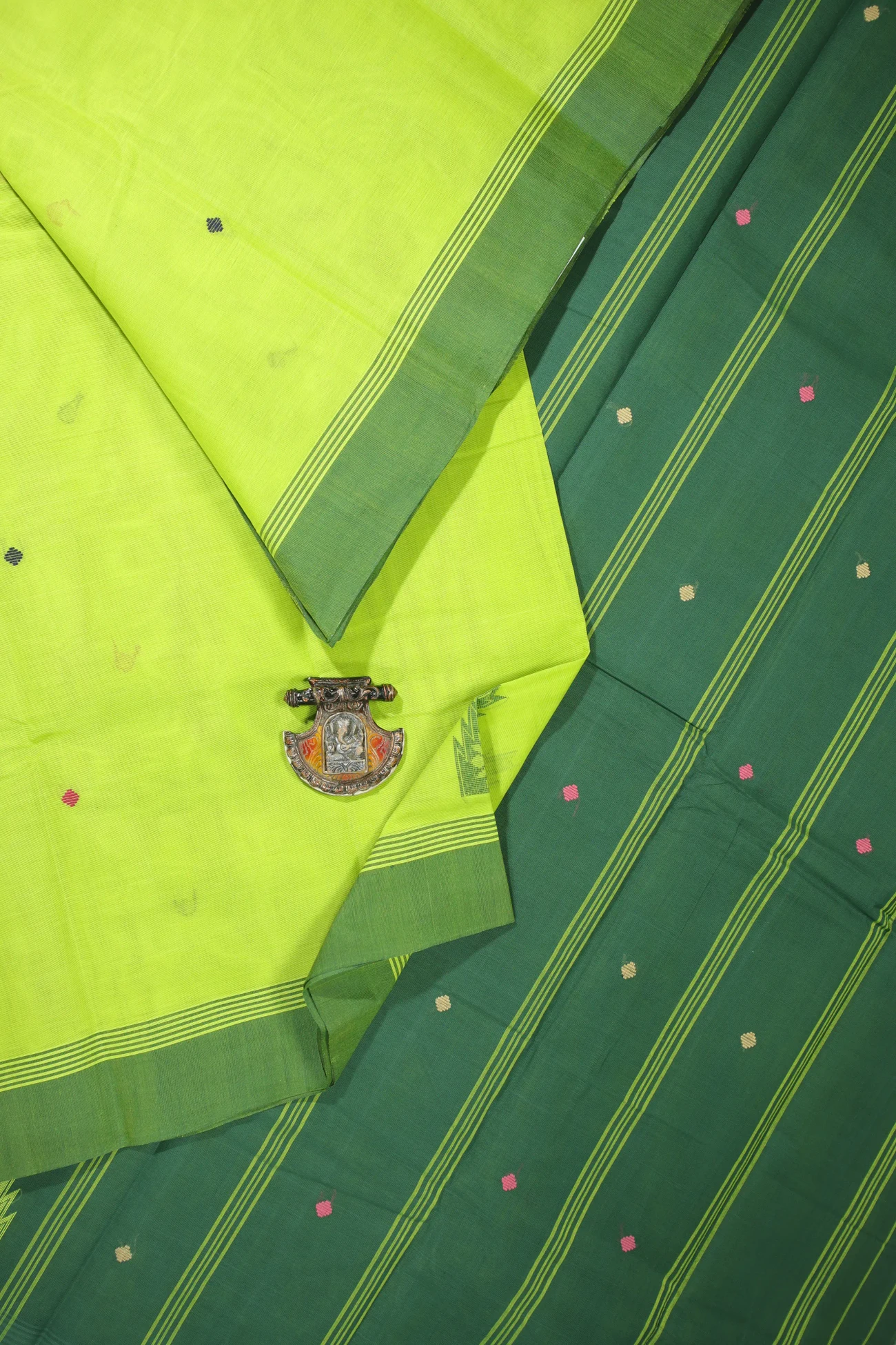 light-green-temple-coimbatore-cotton-saree-cbe000042-a