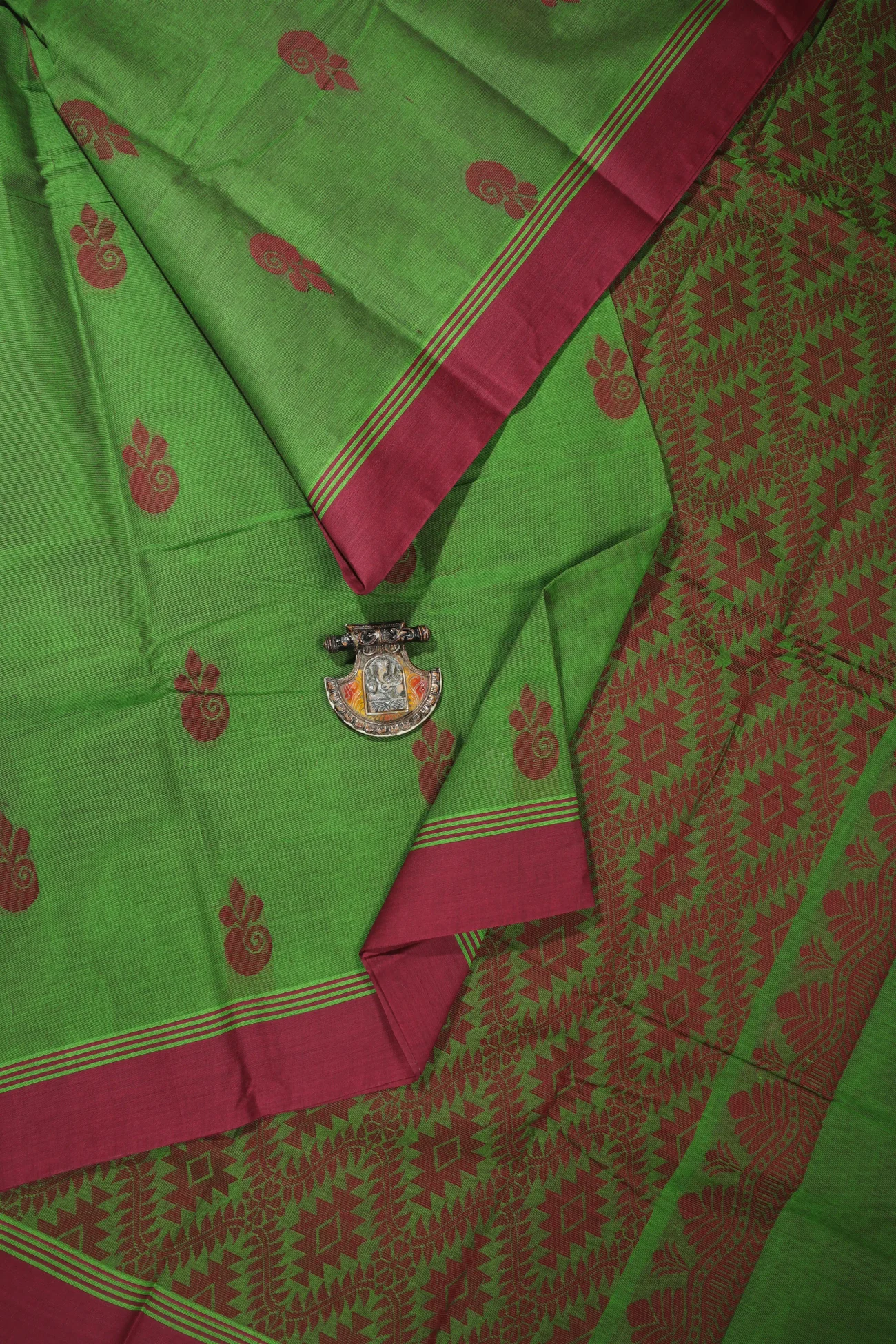 green-flower-coimbatore-cotton-saree-cbe000076-a