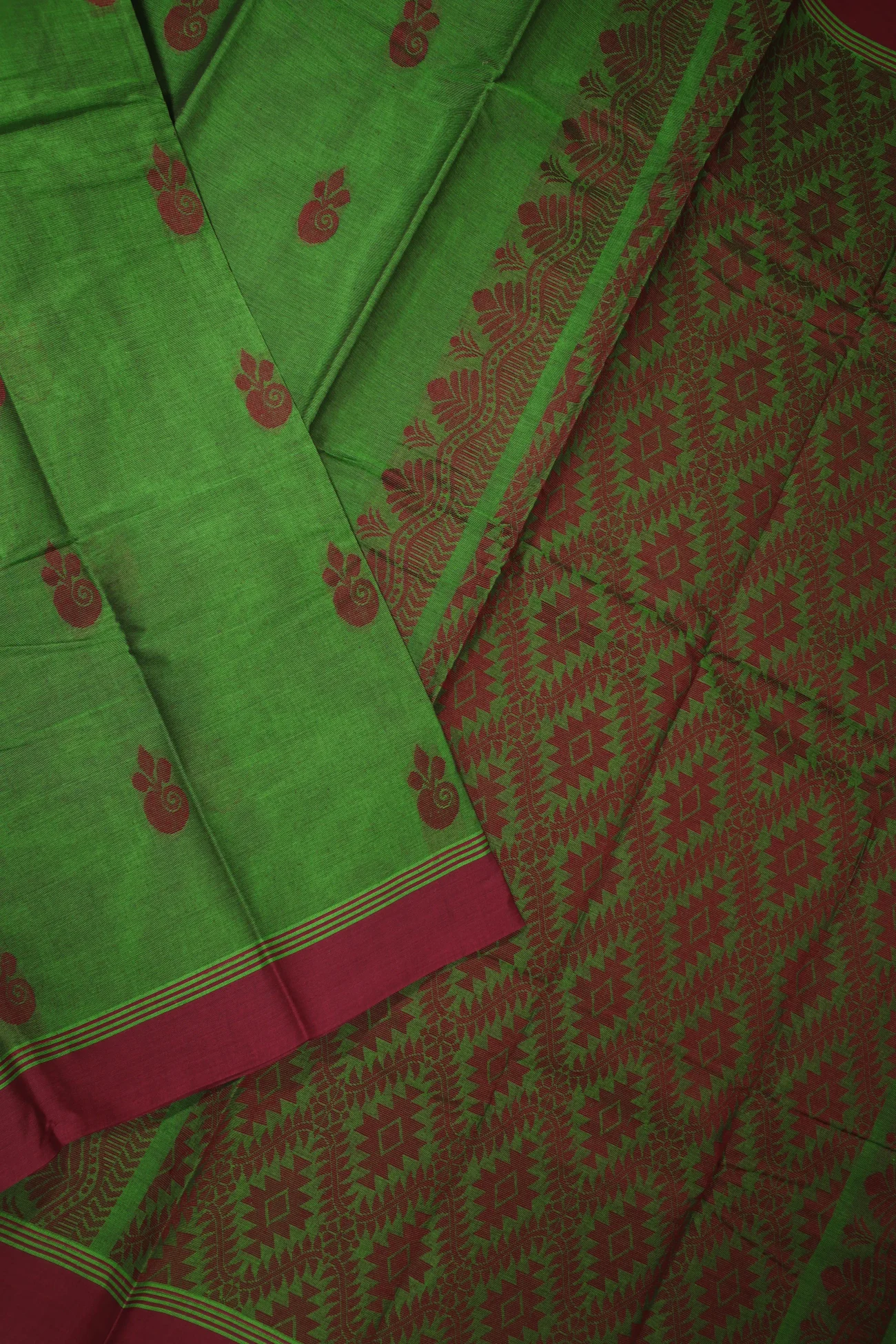 green-flower-coimbatore-cotton-saree-cbe000076-b