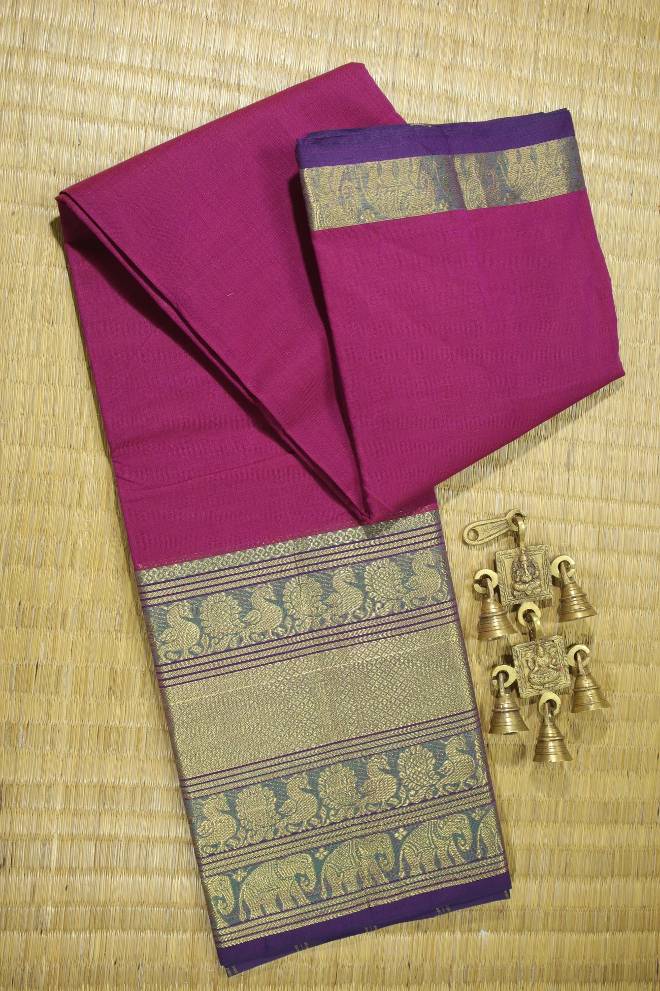 magenta-peacock-elephant-malarkodi-saree-mk007722-a