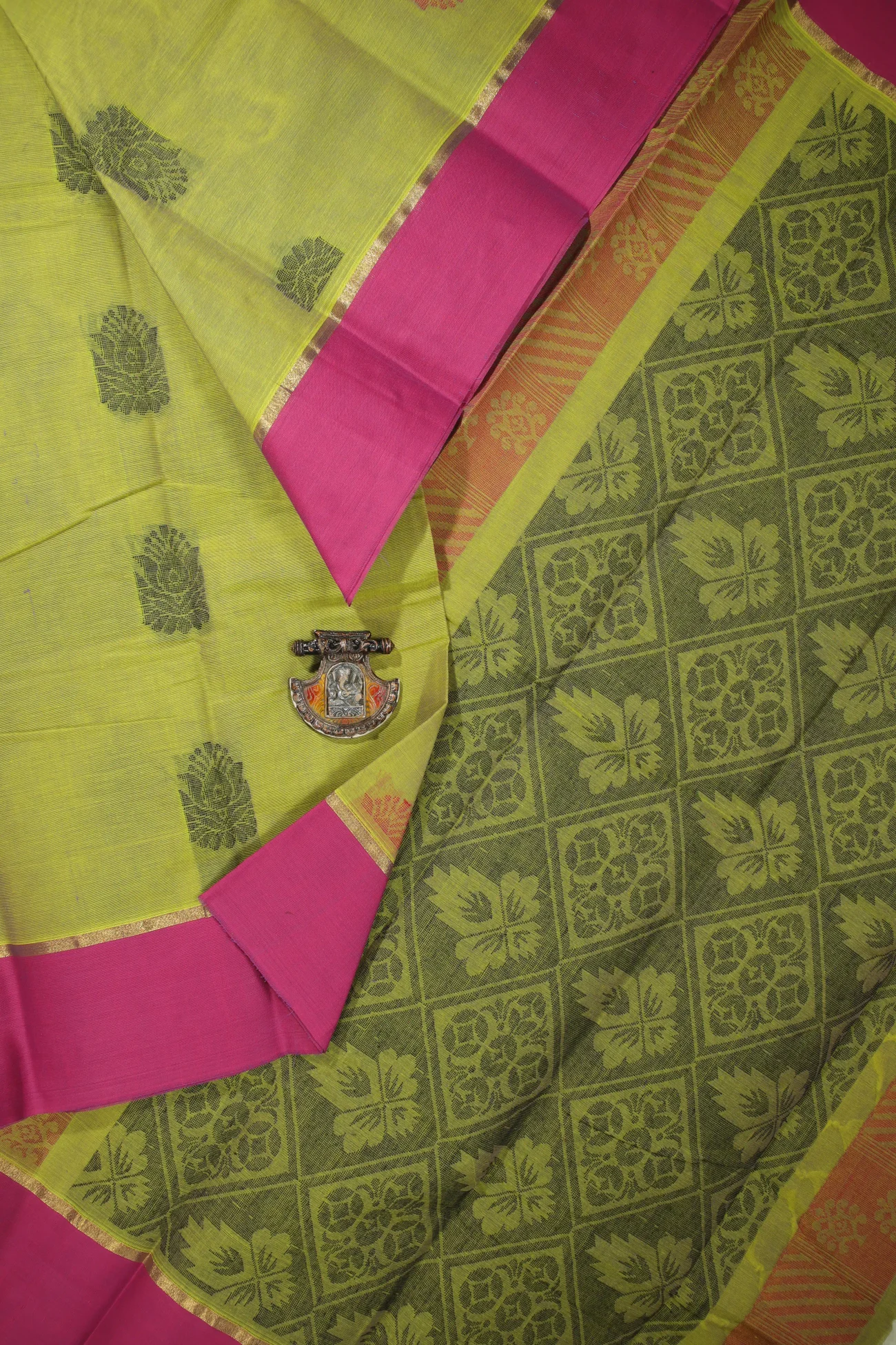 green-flower-coimbatore-cotton-saree-cbe000059-a