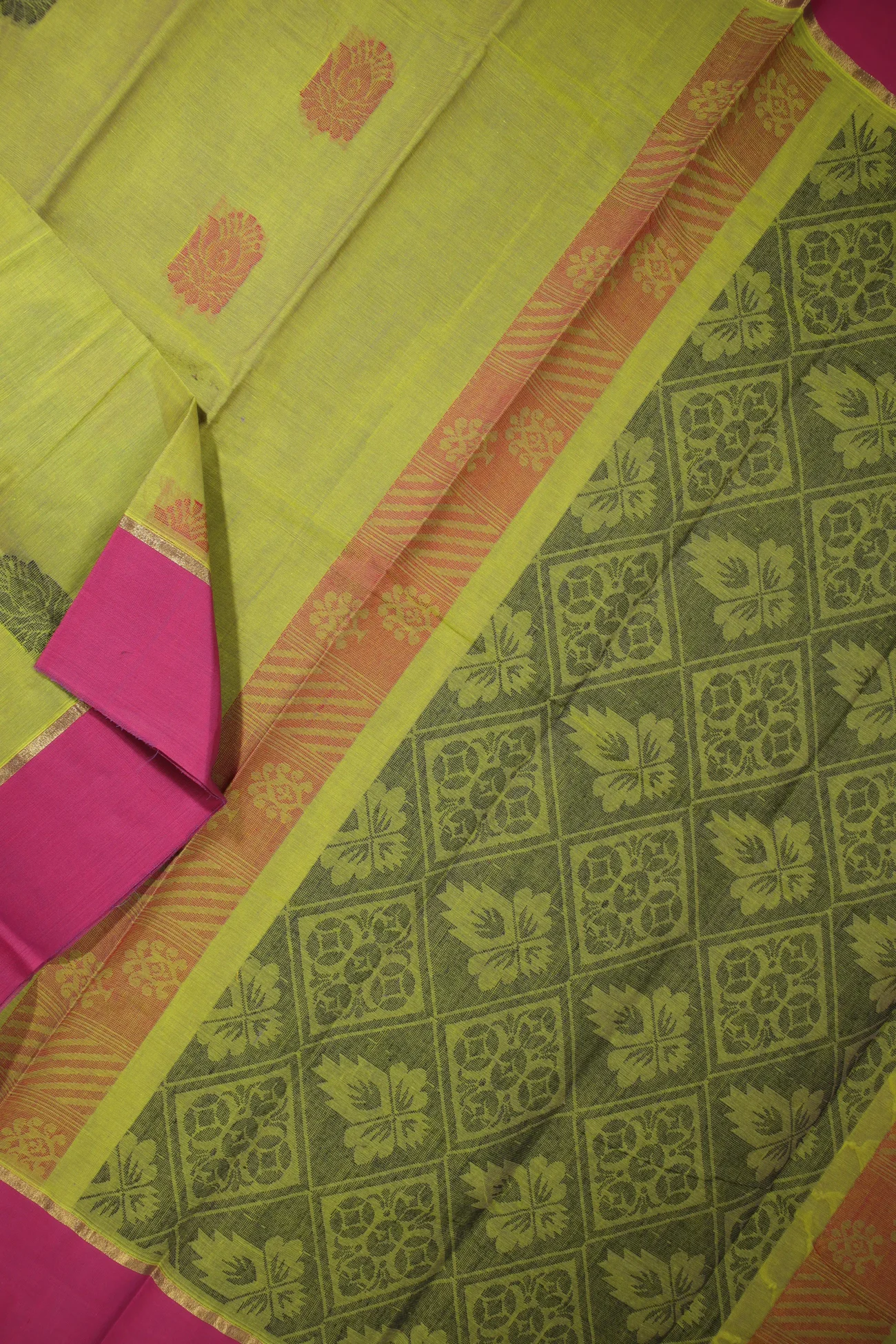 green-flower-coimbatore-cotton-saree-cbe000059-b