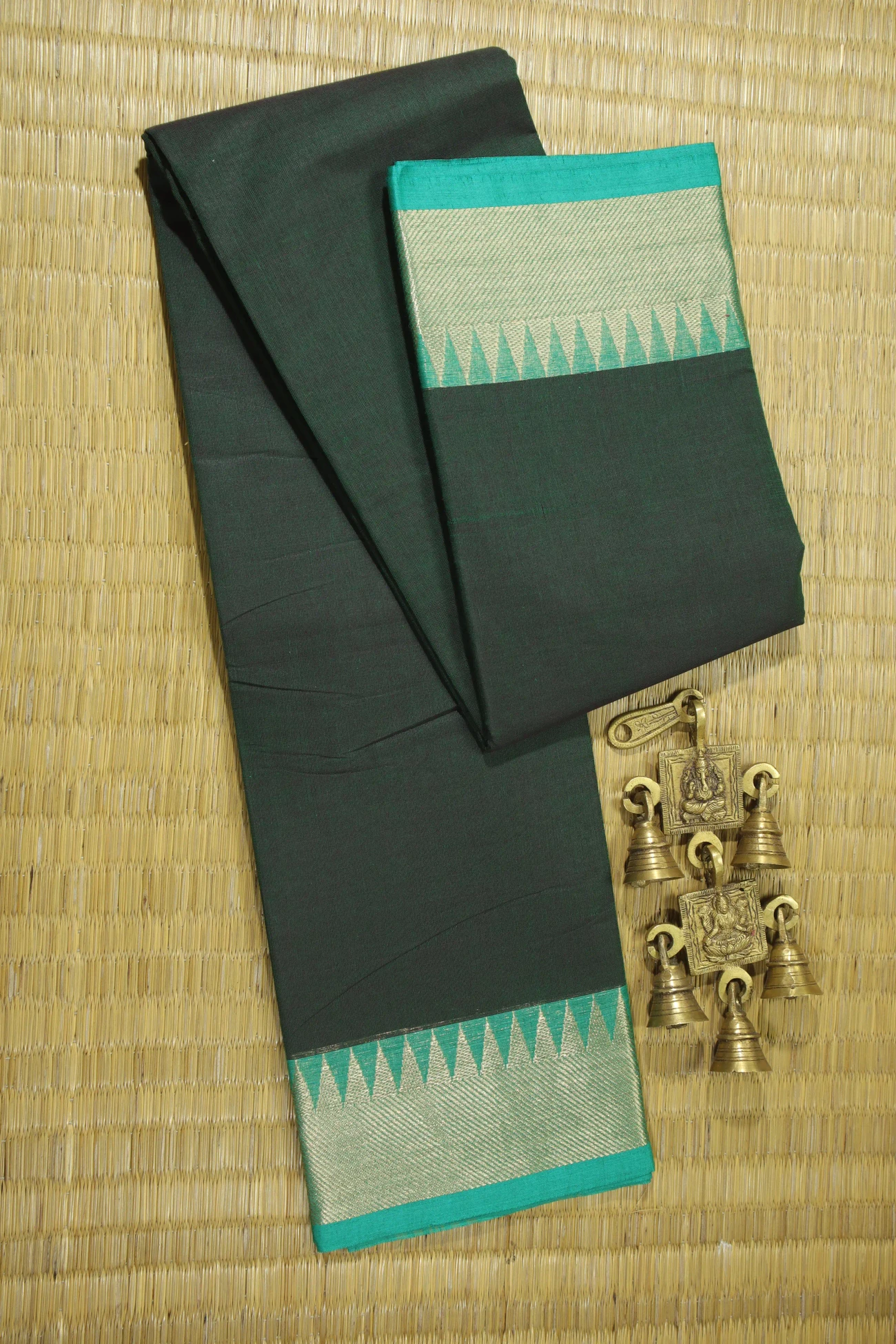 dark-green-temple-malarkodi-saree-mk007701-a