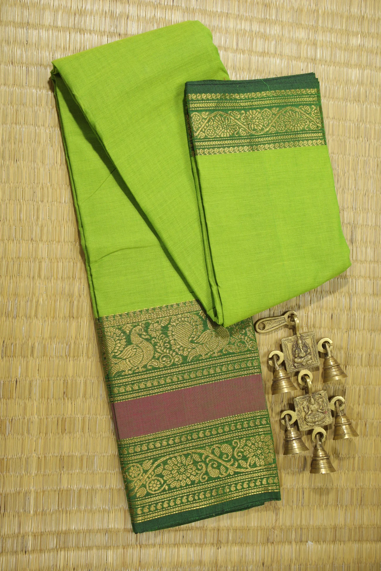 forest-green-peacock-malarkodi-saree-mk007465-a