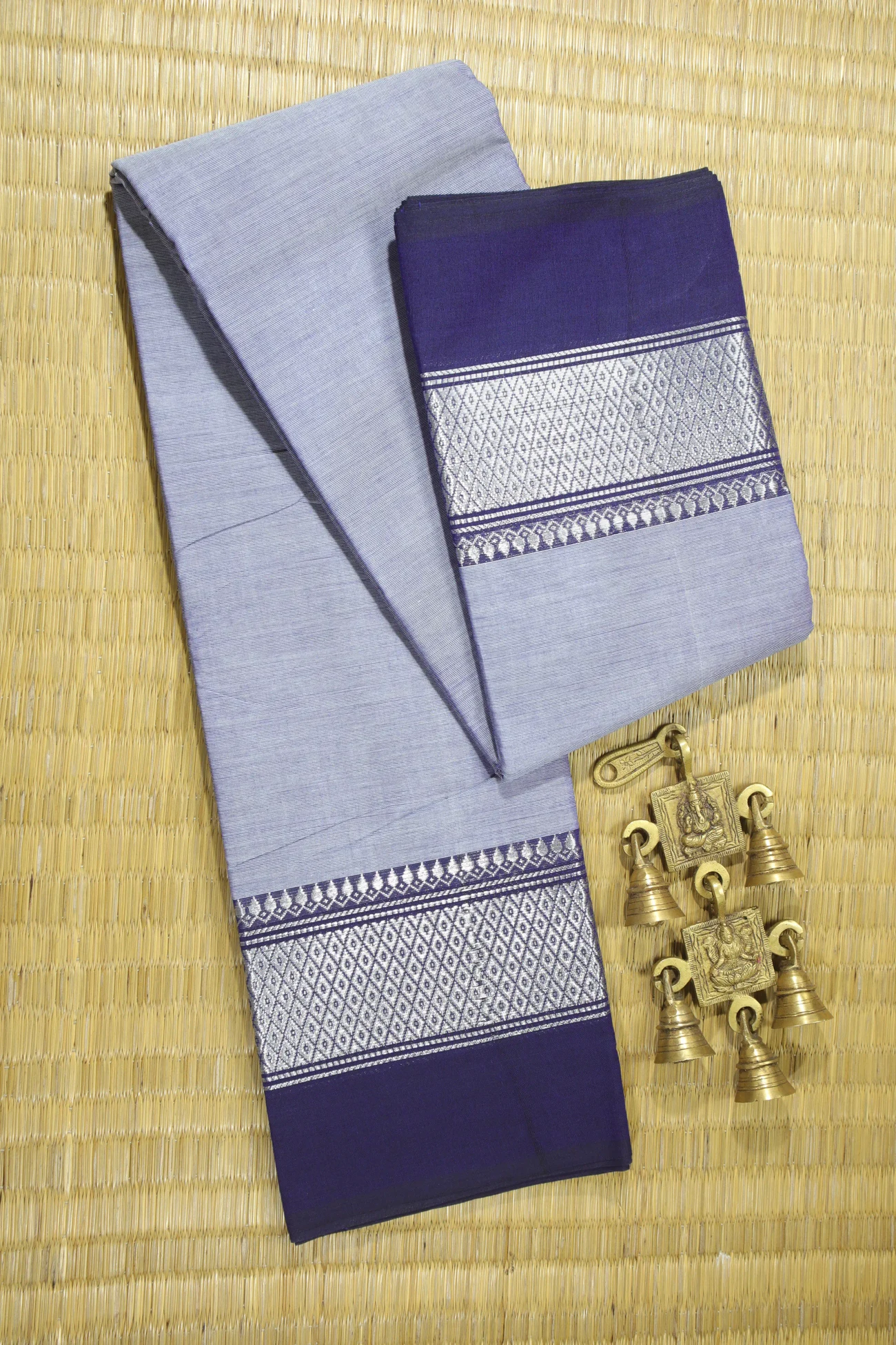 blue-mayil-kan-leaf-malarkodi-saree-mk007698-a