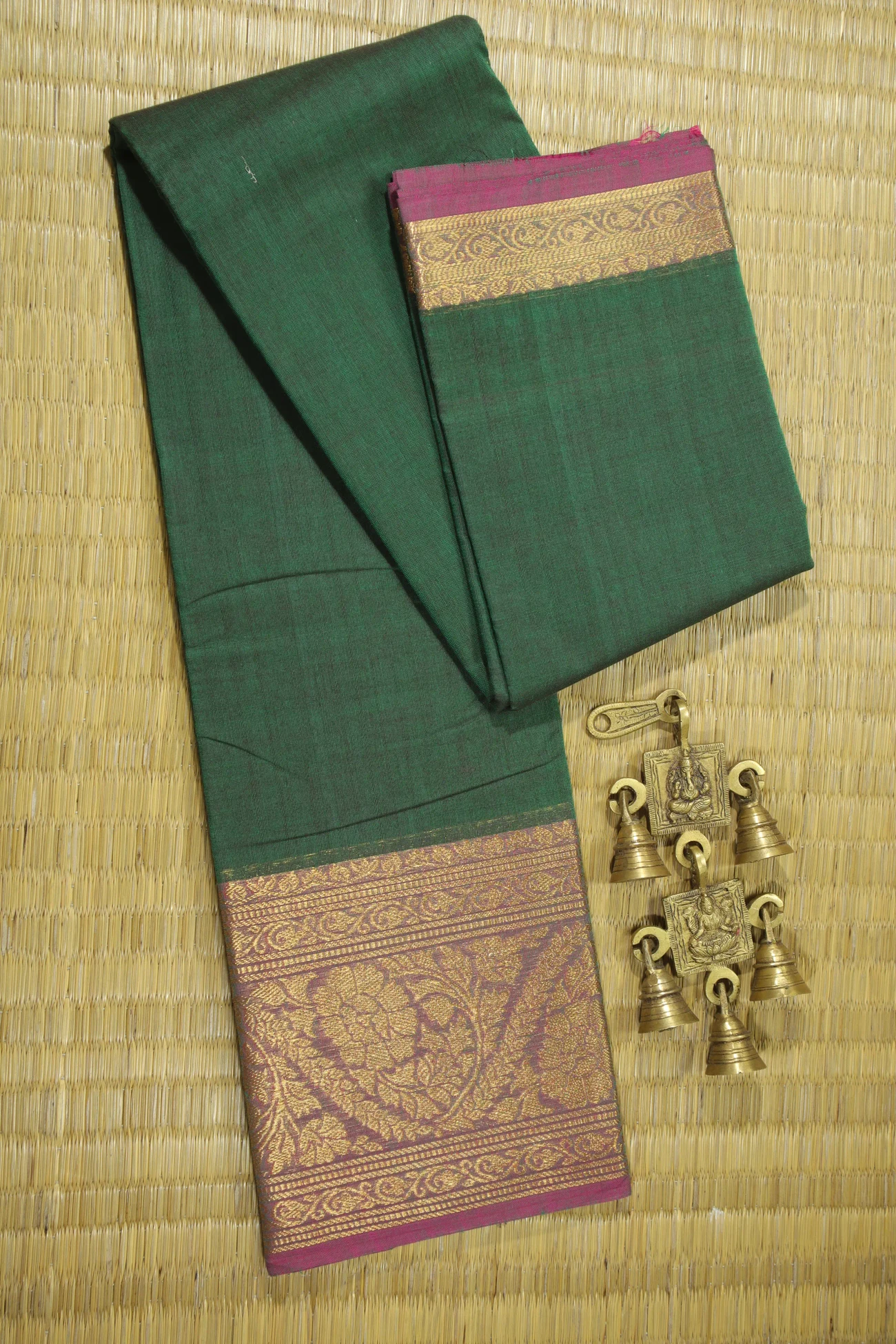 dark-green-flower-malarkodi-saree-mk007472-a