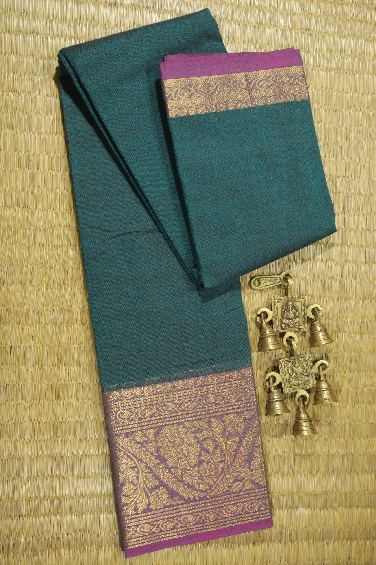 dark-green-flower-malarkodi-saree-mk007469-a