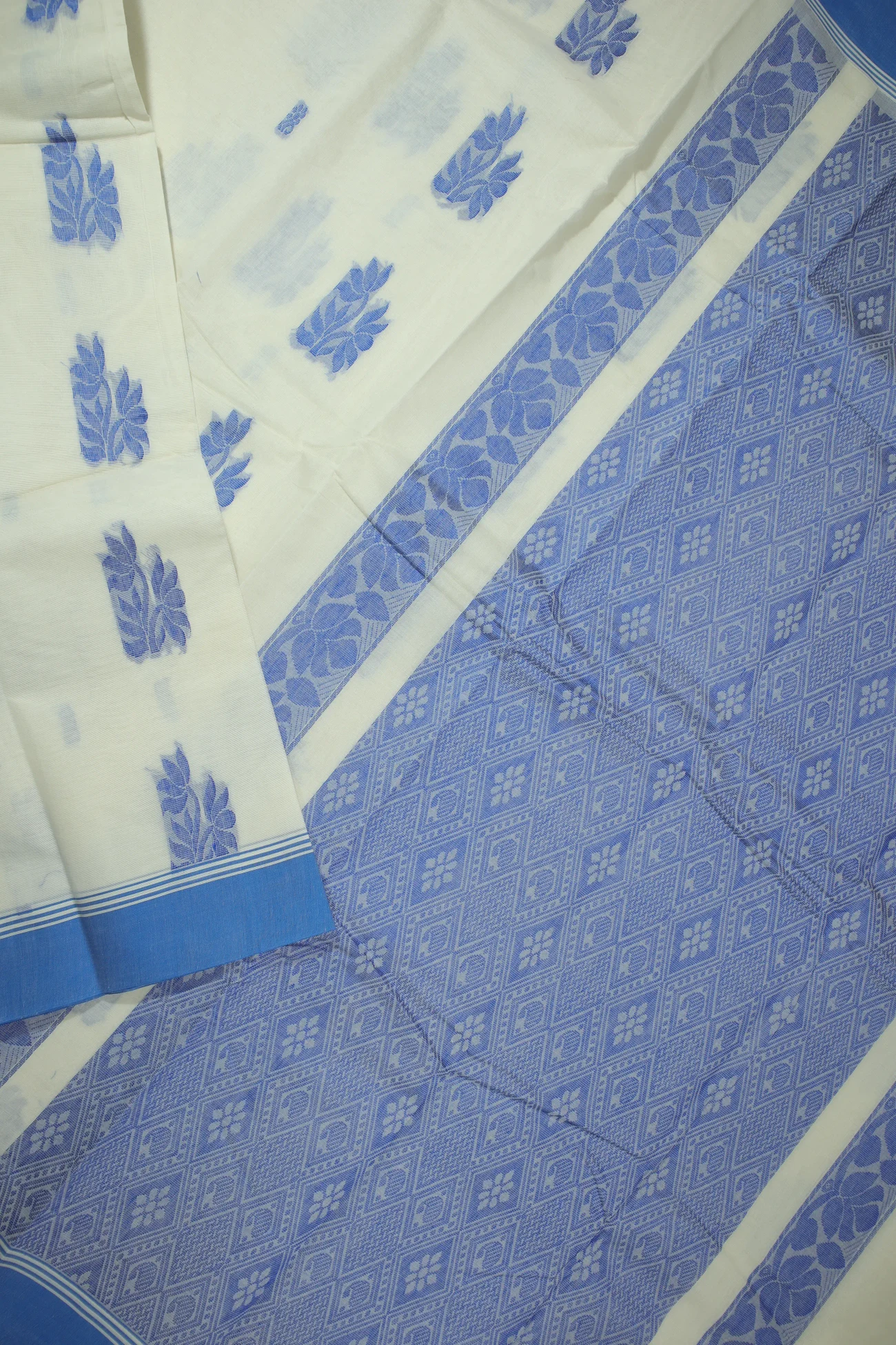 white-flower-coimbatore-cotton-saree-cbe000071-b