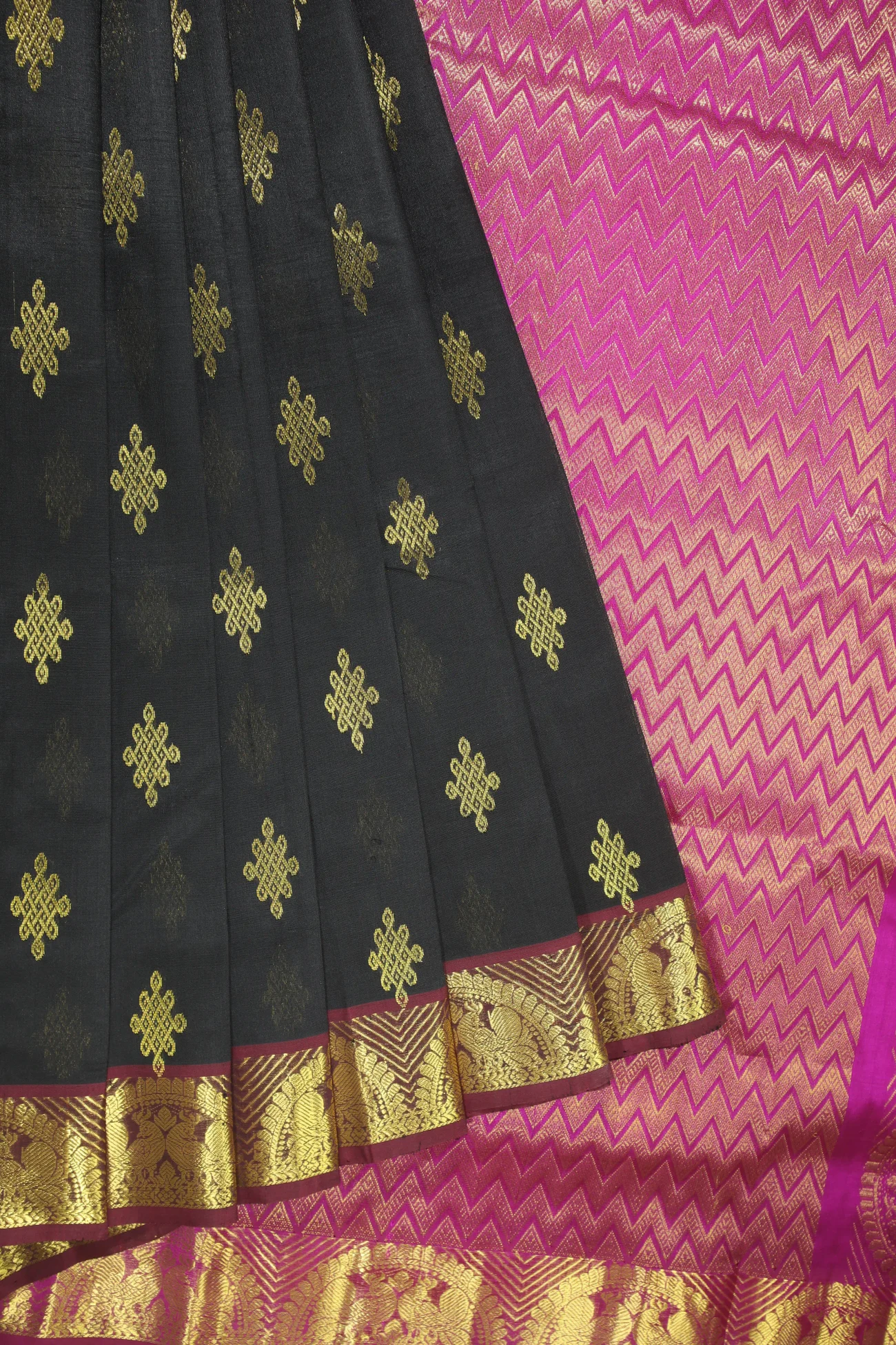 black-peacock-kolam-silk-cotton-saree-sc002791-a