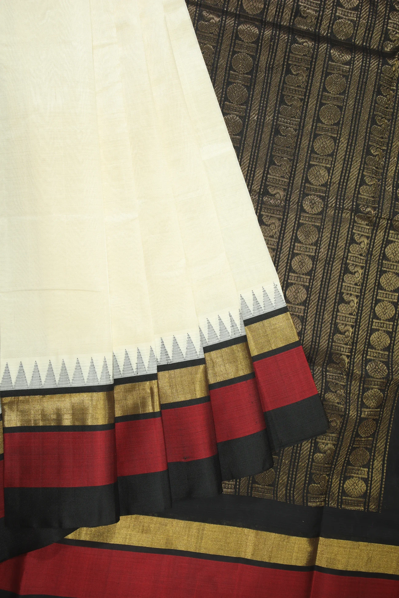 white-oosi-gopuram-silk-cotton-saree-sc002763-a