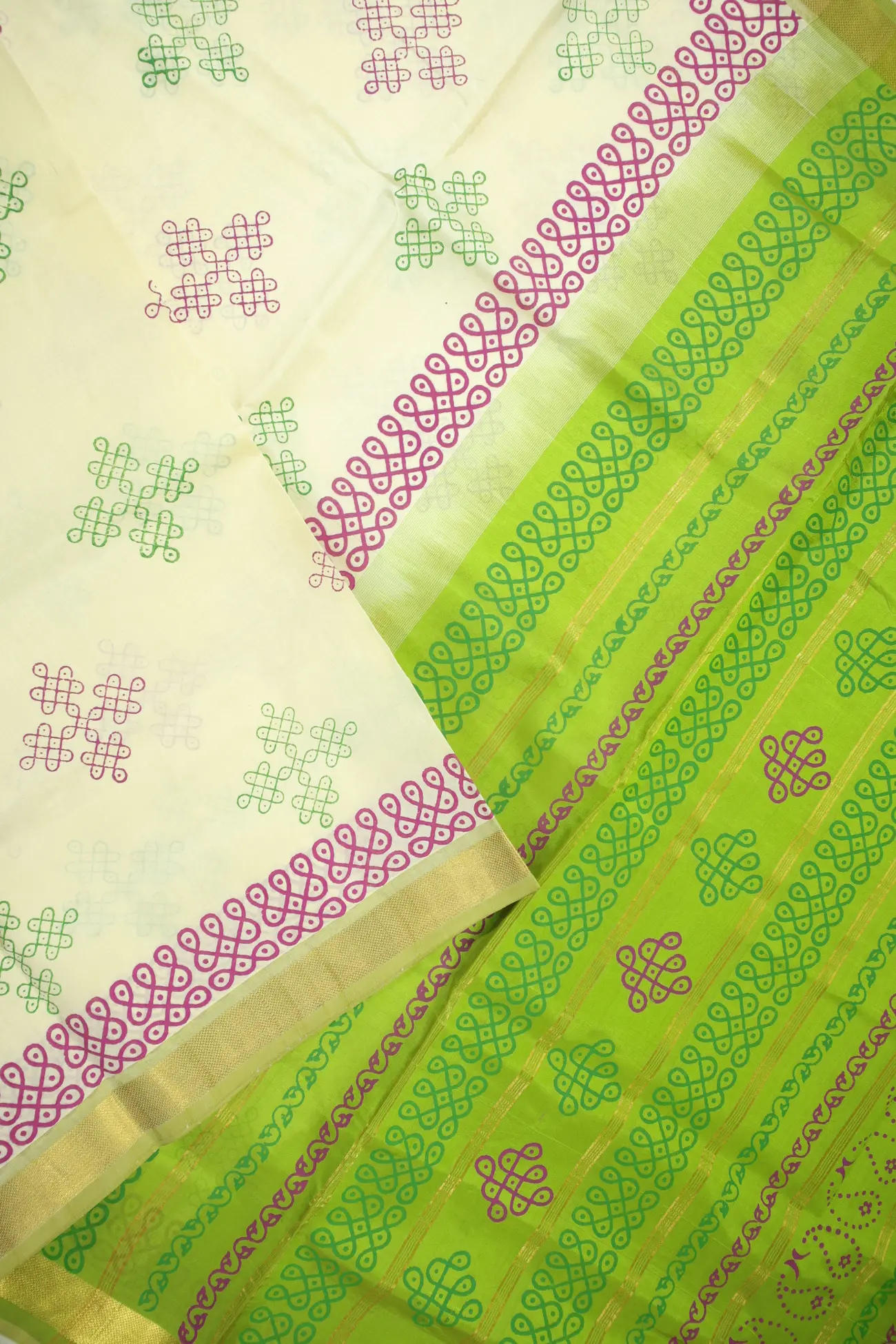 white-kolam-kanchi-silk-cotton-saree-sc002773-b