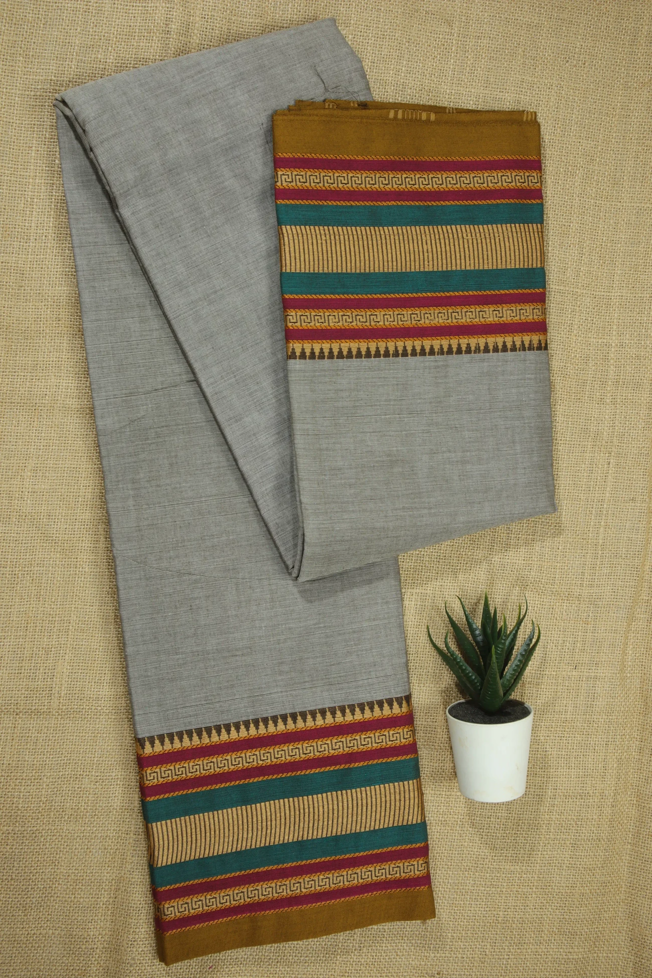 gray-oosi-gopuram-malarkodi-saree-mk007760-a