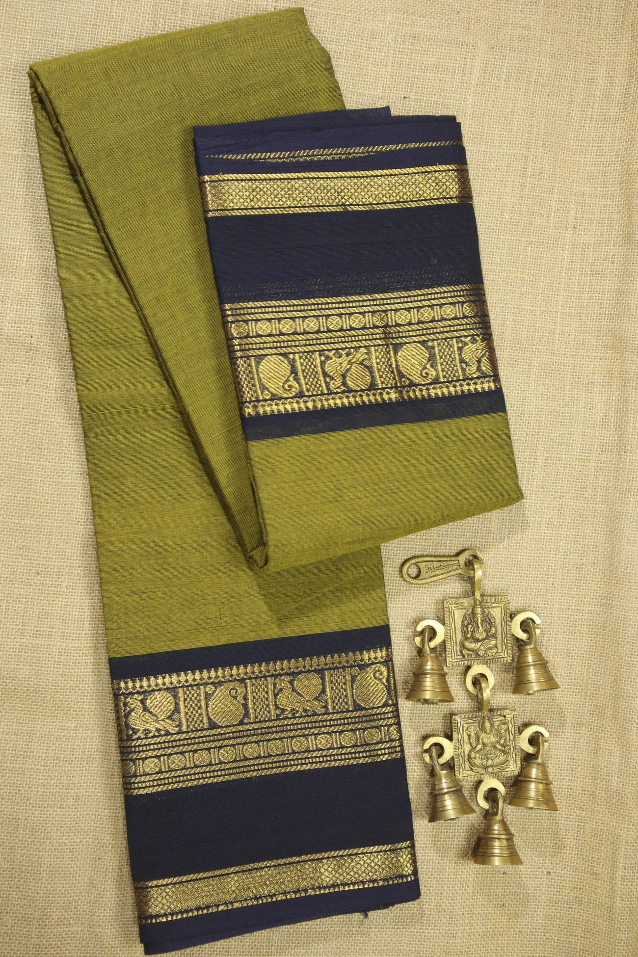 light-green-rettai-pettu-peacock-malarkodi-saree-mk007768-a