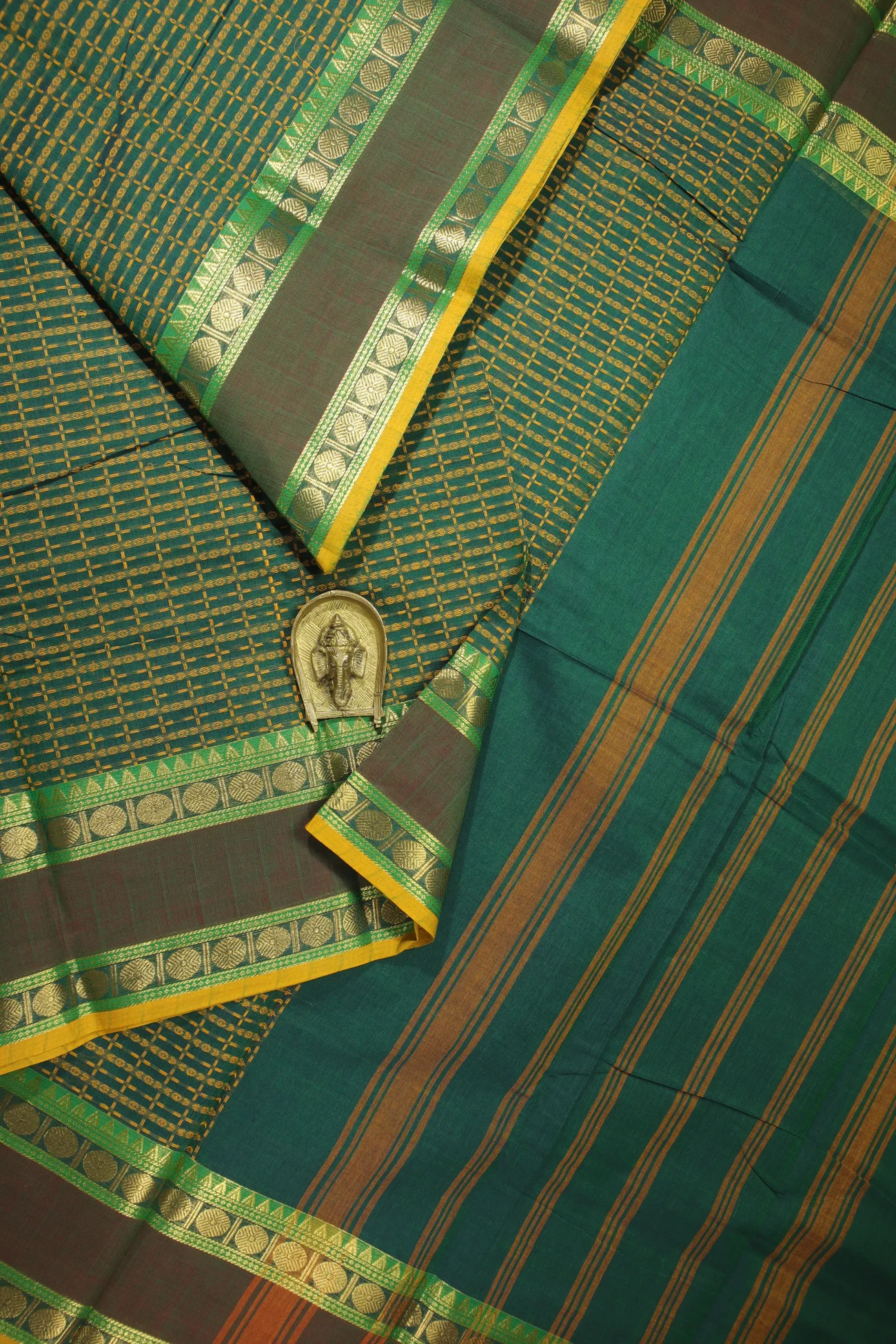 green-plus-checked-kanchi-cotton-saree-uu005338-a