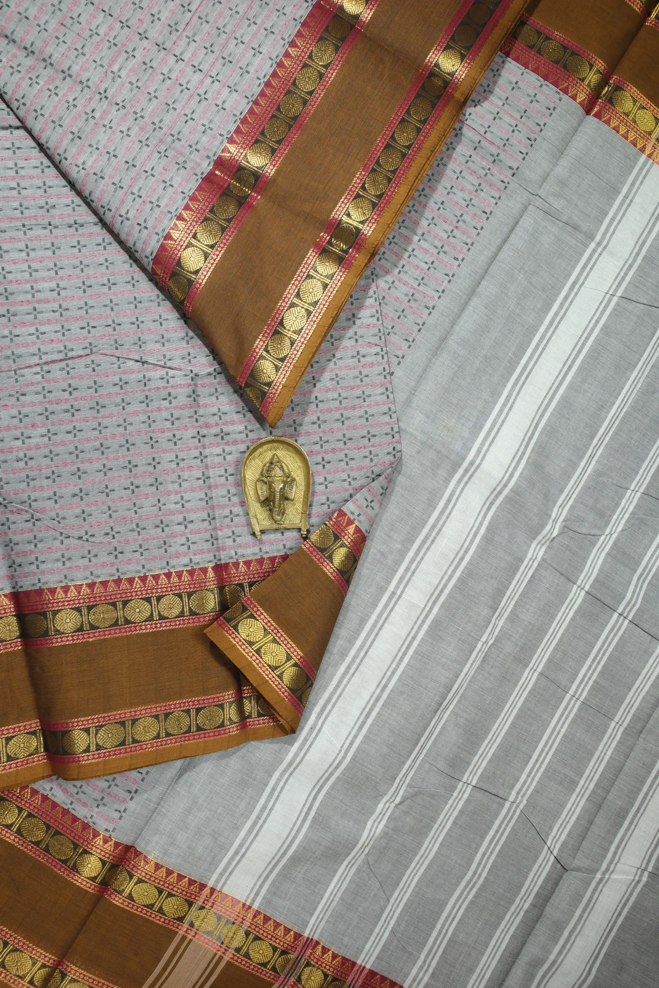 gray-plus-checked-kanchi-cotton-saree-uu005335-a