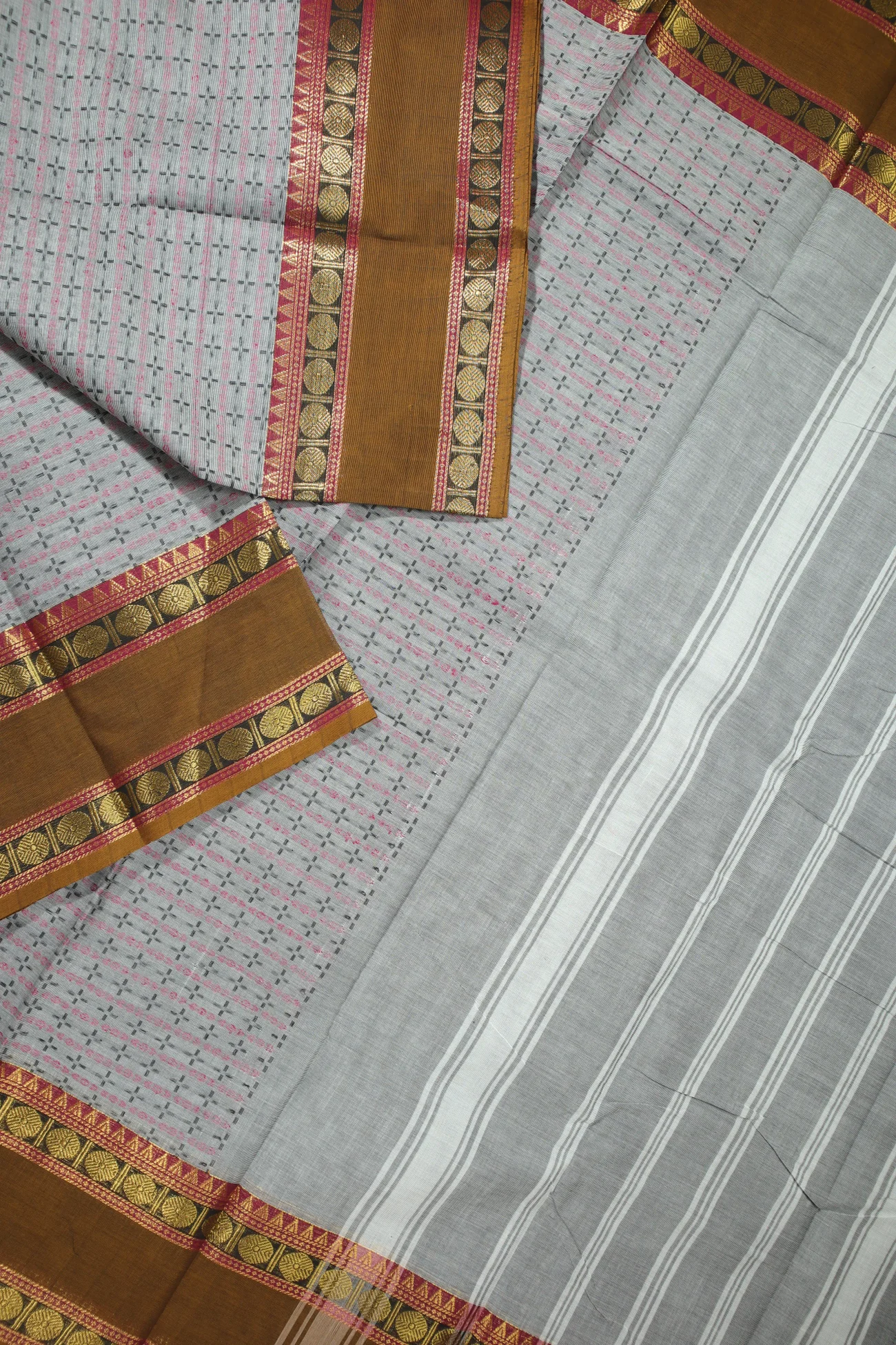 gray-plus-checked-kanchi-cotton-saree-uu005335-b