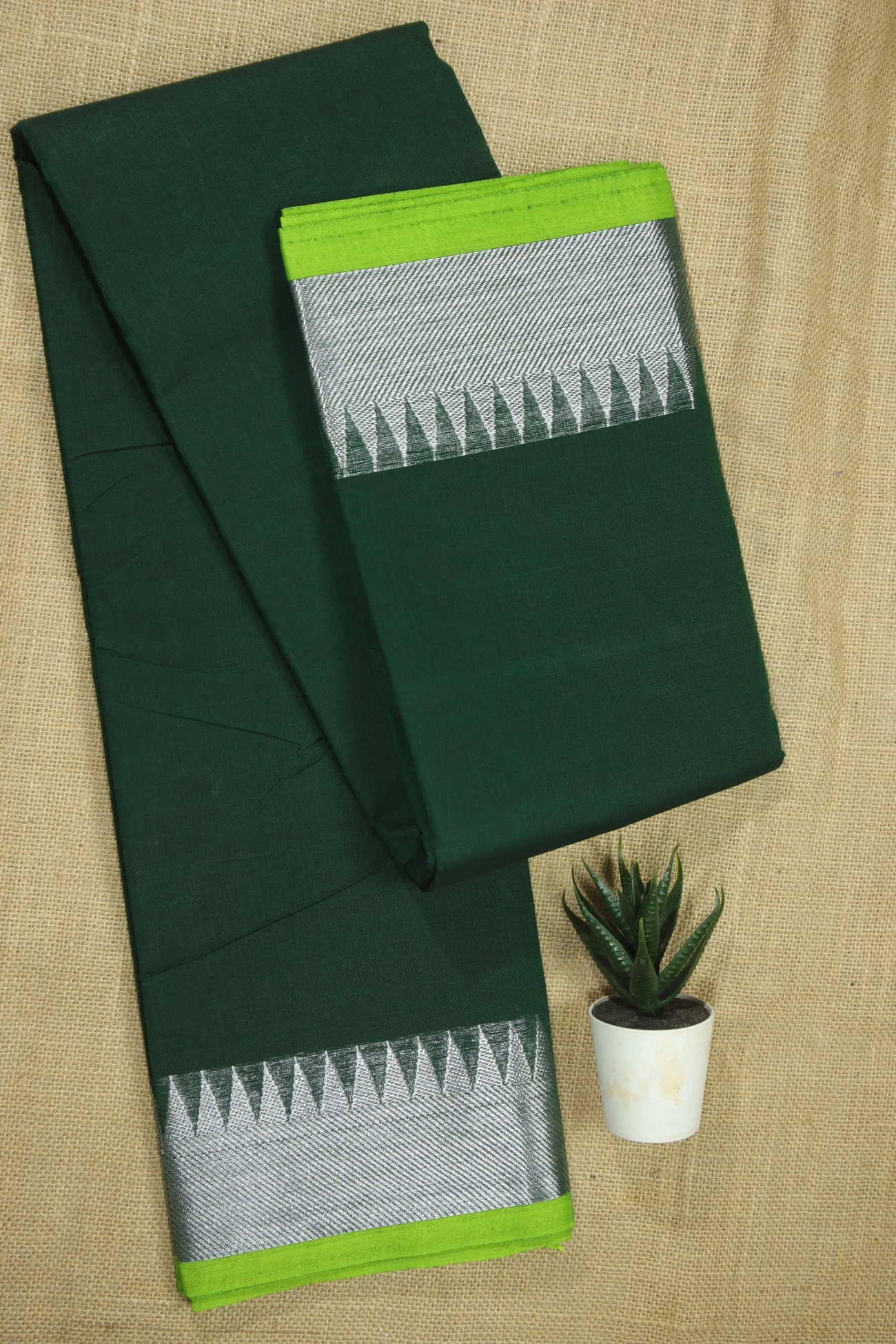 dark-green-bavanji-border-temple-malarkodi-sarees-mk007838-a